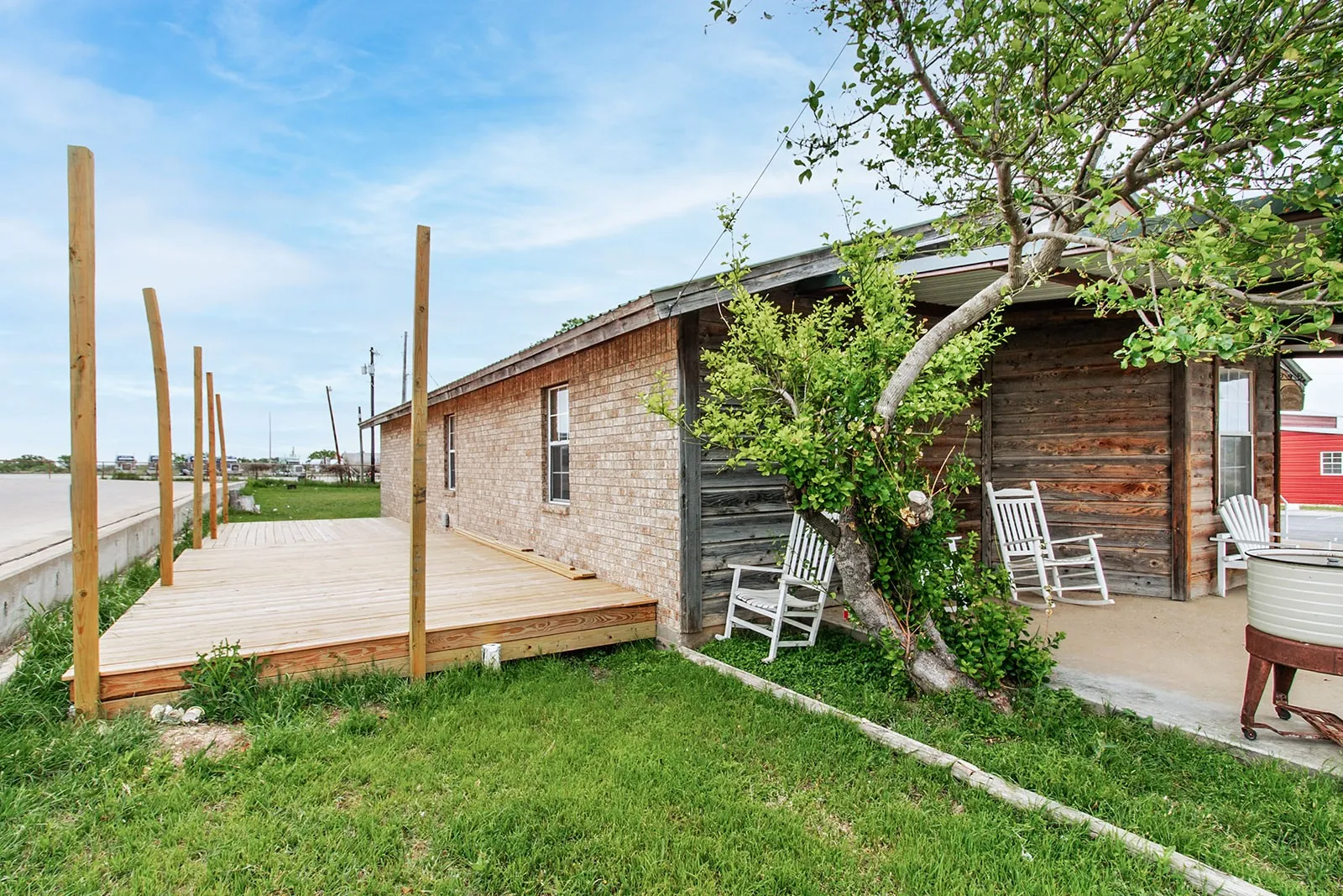 Business For Sale in Mc Culloch County , 2105 S Bridge Street, Brady, Texas 76825, 0, 0, Garage spaces, 2,108 Sqft, built in 2001, Price $259,900, mls#21268248, Real Estate Agent in Brady, Homes For Sale in Mc Culloch county, Homes For Sale in Brady, Realtor in Brady Texas, Real Estate Brokerage Independent Realty Texas, Luminita Cordes Realtor
