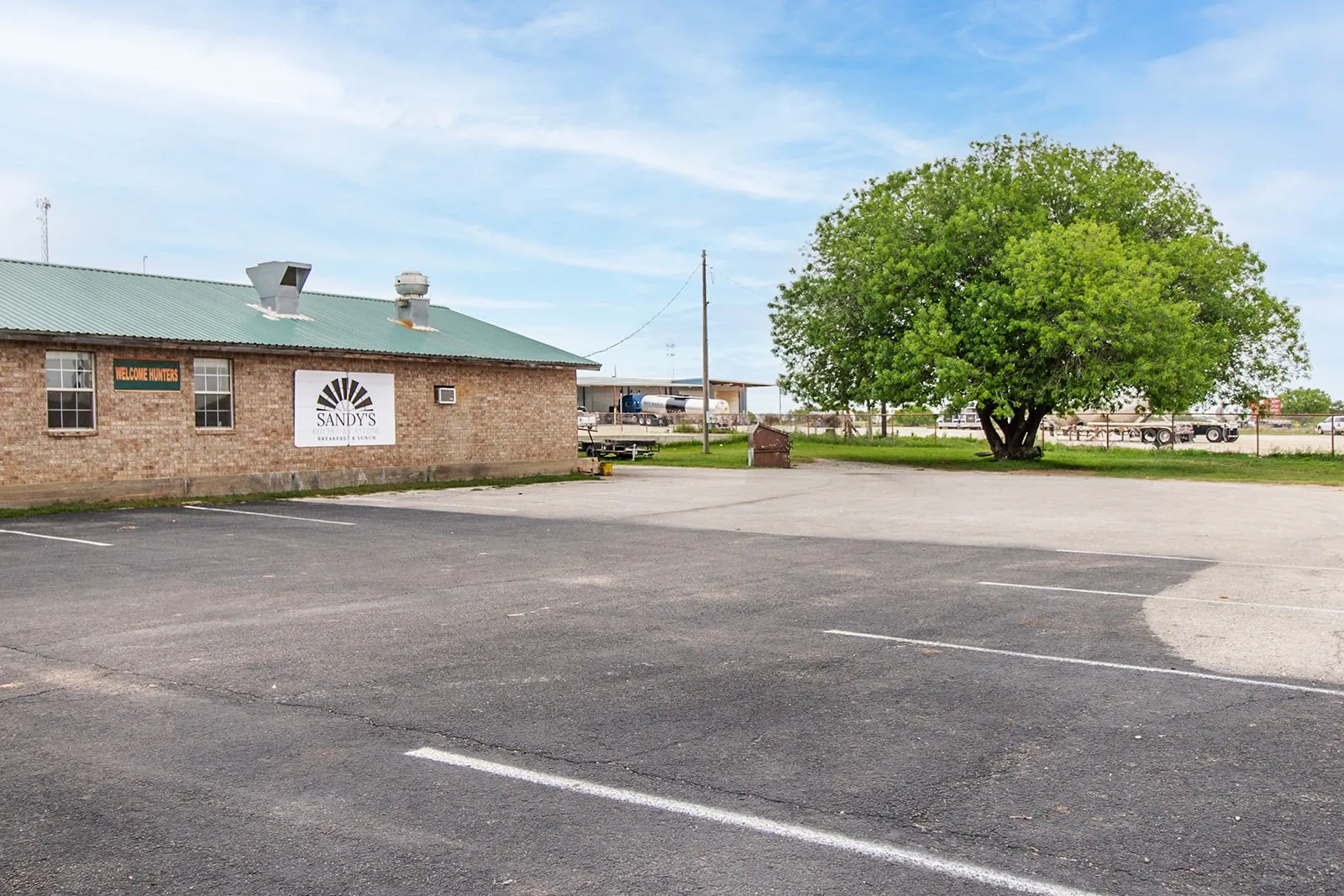 Business For Sale in Mc Culloch County , 2105 S Bridge Street, Brady, Texas 76825, 0, 0, Garage spaces, 2,108 Sqft, built in 2001, Price $259,900, mls#21268248, Real Estate Agent in Brady, Homes For Sale in Mc Culloch county, Homes For Sale in Brady, Realtor in Brady Texas, Real Estate Brokerage Independent Realty Texas, Luminita Cordes Realtor