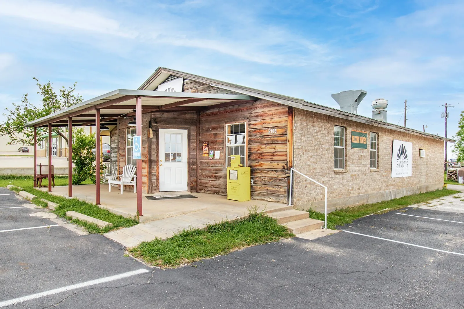 Business For Sale in Mc Culloch County , 2105 S Bridge Street, Brady, Texas 76825, 0, 0, Garage spaces, 2,108 Sqft, built in 2001, Price $259,900, mls#21268248, Real Estate Agent in Brady, Homes For Sale in Mc Culloch county, Homes For Sale in Brady, Realtor in Brady Texas, Real Estate Brokerage Independent Realty Texas, Luminita Cordes Realtor