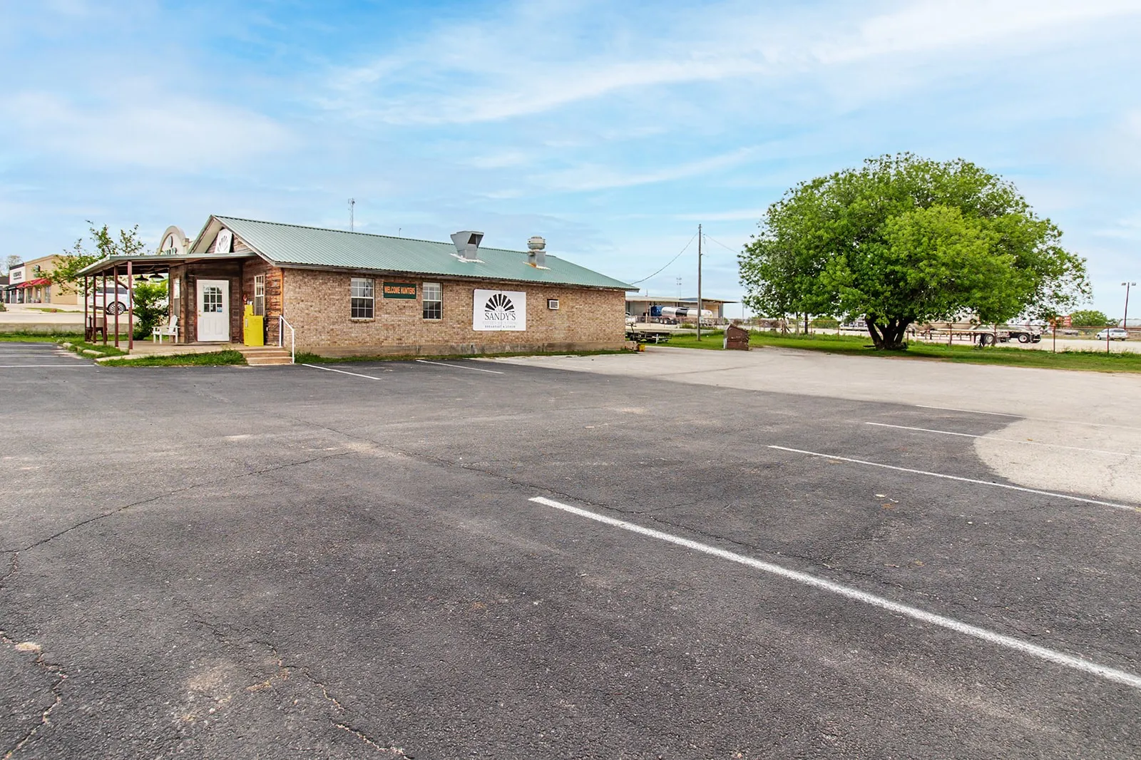 Business For Sale in Mc Culloch County , 2105 S Bridge Street, Brady, Texas 76825, 0, 0, Garage spaces, 2,108 Sqft, built in 2001, Price $259,900, mls#21268248, Real Estate Agent in Brady, Homes For Sale in Mc Culloch county, Homes For Sale in Brady, Realtor in Brady Texas, Real Estate Brokerage Independent Realty Texas, Luminita Cordes Realtor