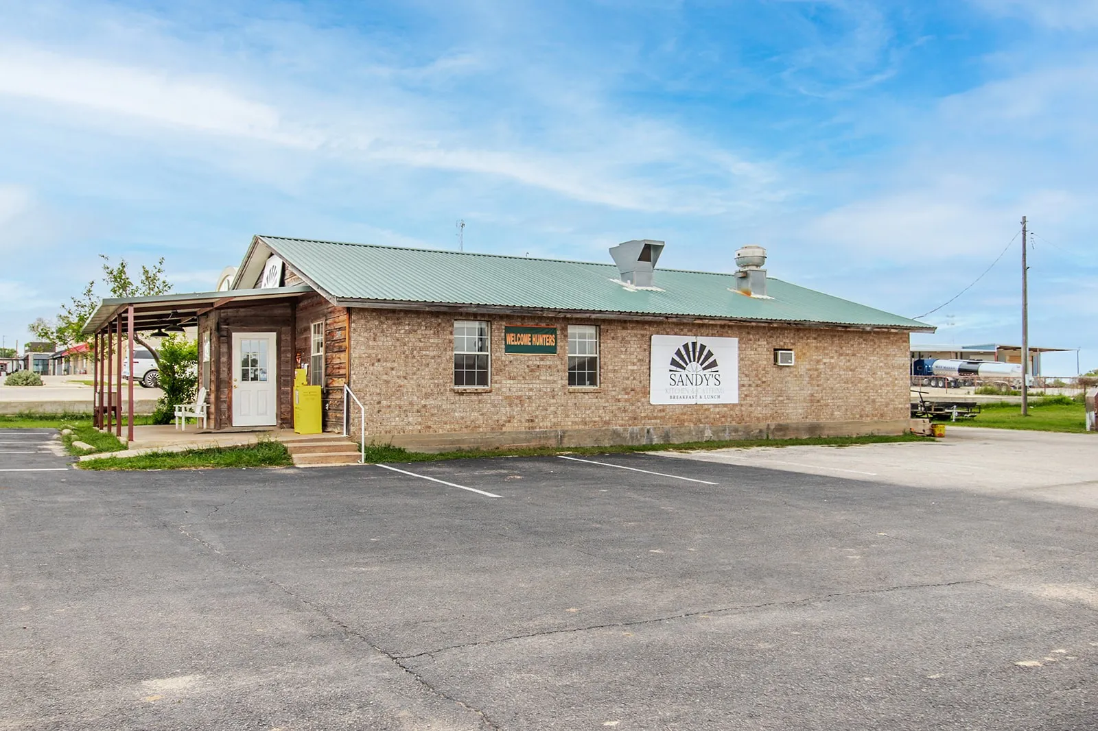 Business For Sale in Mc Culloch County , 2105 S Bridge Street, Brady, Texas 76825, 0, 0, Garage spaces, 2,108 Sqft, built in 2001, Price $259,900, mls#21268248, Real Estate Agent in Brady, Homes For Sale in Mc Culloch county, Homes For Sale in Brady, Realtor in Brady Texas, Real Estate Brokerage Independent Realty Texas, Luminita Cordes Realtor
