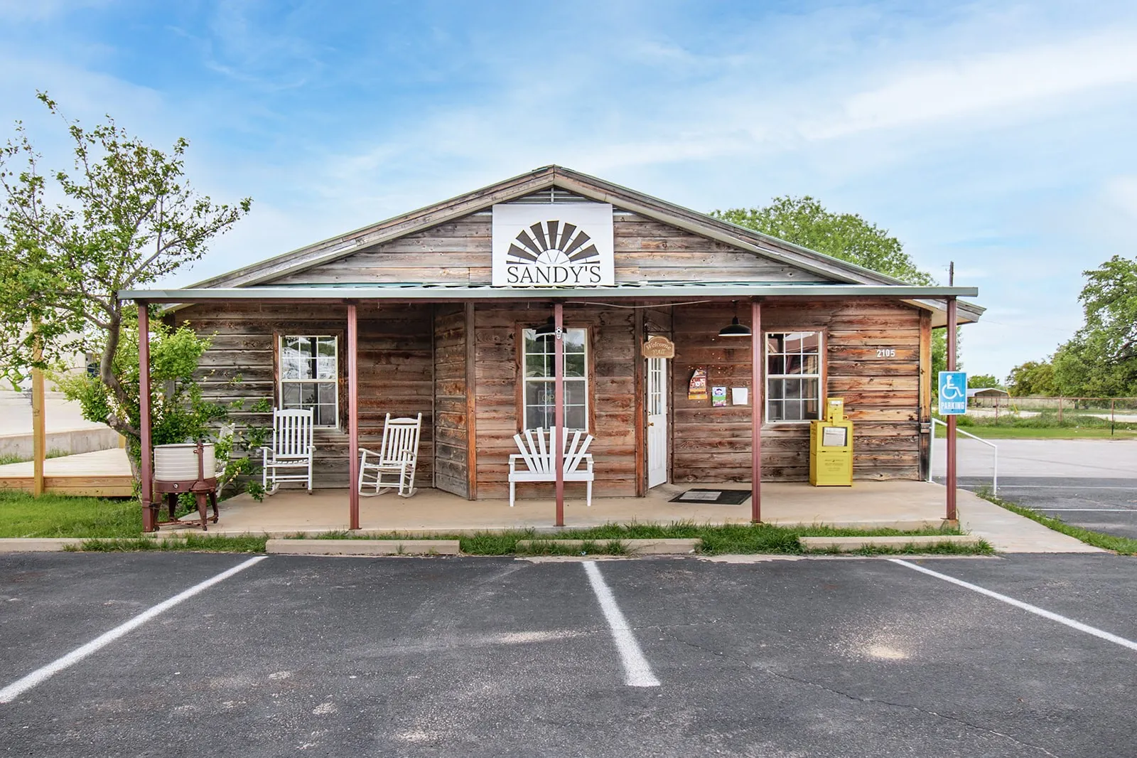 Business For Sale in Mc Culloch County , 2105 S Bridge Street, Brady, Texas 76825, 0, 0, Garage spaces, 2,108 Sqft, built in 2001, Price $259,900, mls#21268248, Real Estate Agent in Brady, Homes For Sale in Mc Culloch county, Homes For Sale in Brady, Realtor in Brady Texas, Real Estate Brokerage Independent Realty Texas, Luminita Cordes Realtor