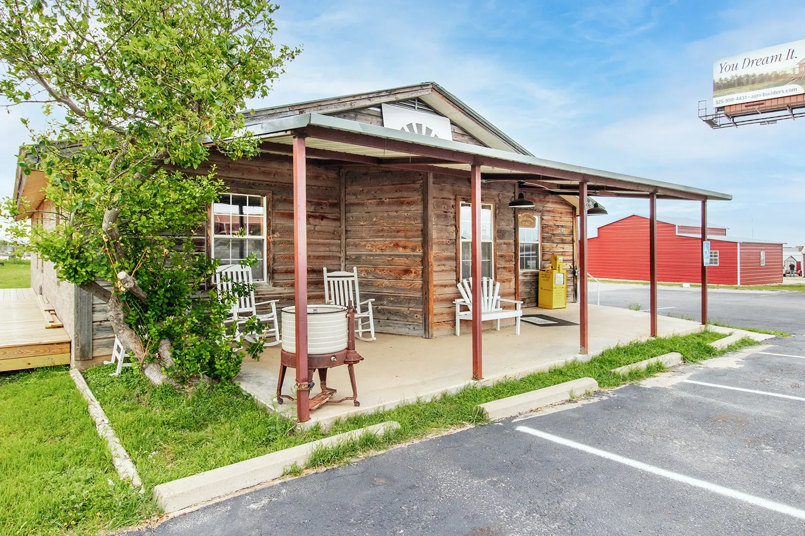 Business For Sale in Mc Culloch County , 2105 S Bridge Street, Brady, Texas 76825, 0, 0, Garage spaces, 2,108 Sqft, built in 2001, Price $259,900, mls#21268248, Real Estate Agent in Brady, Homes For Sale in Mc Culloch county, Homes For Sale in Brady, Realtor in Brady Texas, Real Estate Brokerage Independent Realty Texas, Luminita Cordes Realtor