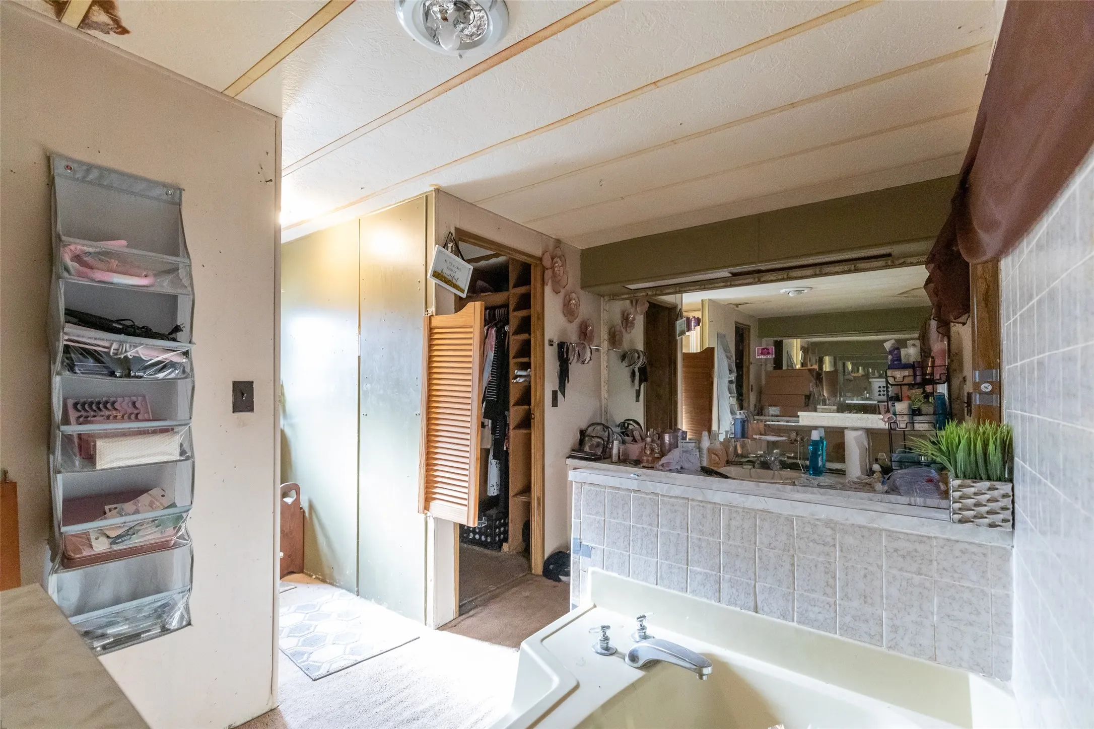 Mobile Home For Sale in Callahan County , 509 Rusk Street, Clyde, Texas 79510, 3 Bedroom, 2 Bathroom, Garage spaces, 2,016 Sqft, built in 1981, Price $49,900, mls#21266730, Real Estate Agent in Clyde, Homes For Sale in Callahan county, Homes For Sale in Clyde, Realtor in Clyde Texas, Real Estate Brokerage Independent Realty Texas, Luminita Cordes Realtor