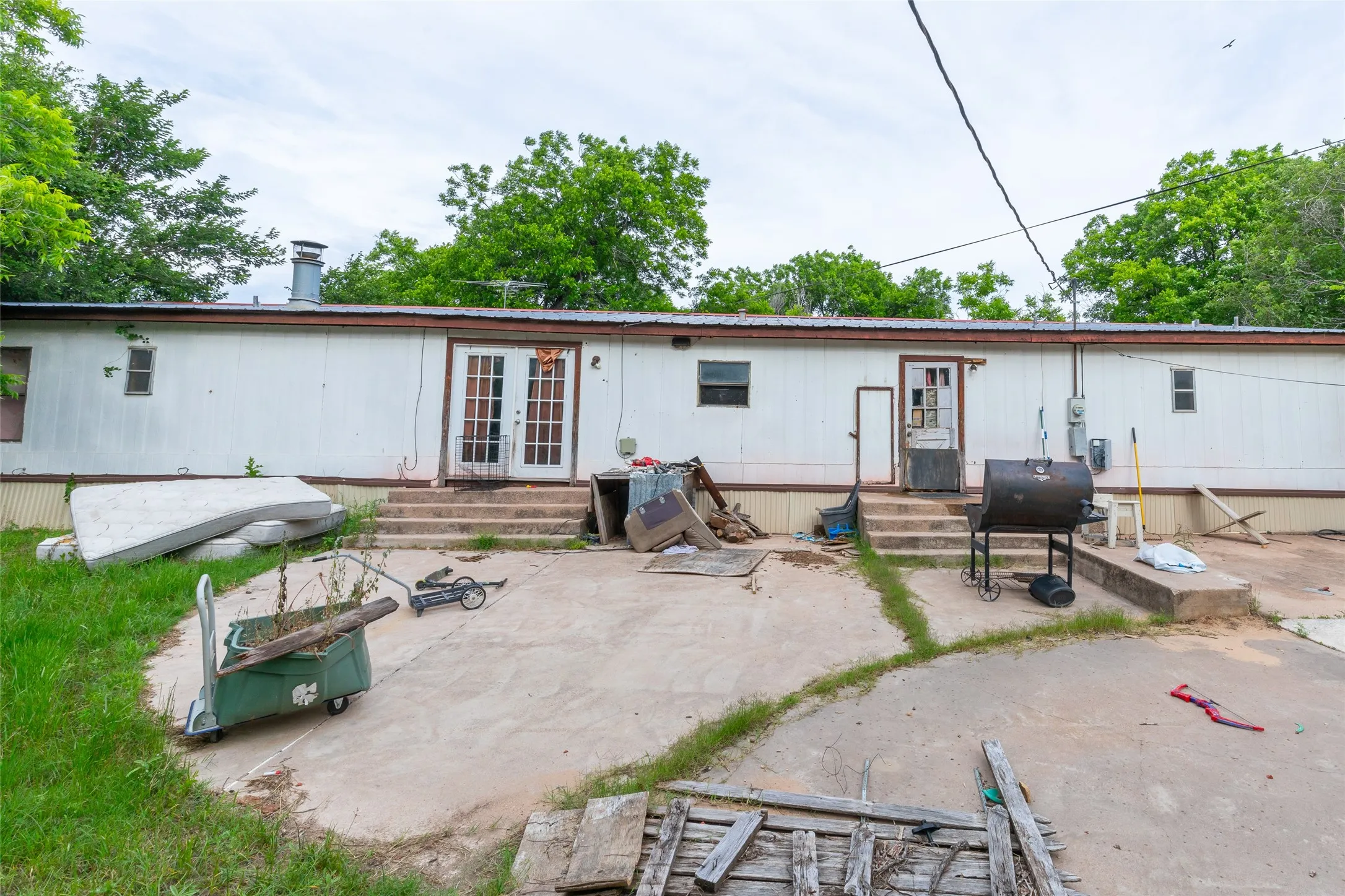 Mobile Home For Sale in Callahan County , 509 Rusk Street, Clyde, Texas 79510, 3 Bedroom, 2 Bathroom, Garage spaces, 2,016 Sqft, built in 1981, Price $49,900, mls#21266730, Real Estate Agent in Clyde, Homes For Sale in Callahan county, Homes For Sale in Clyde, Realtor in Clyde Texas, Real Estate Brokerage Independent Realty Texas, Luminita Cordes Realtor