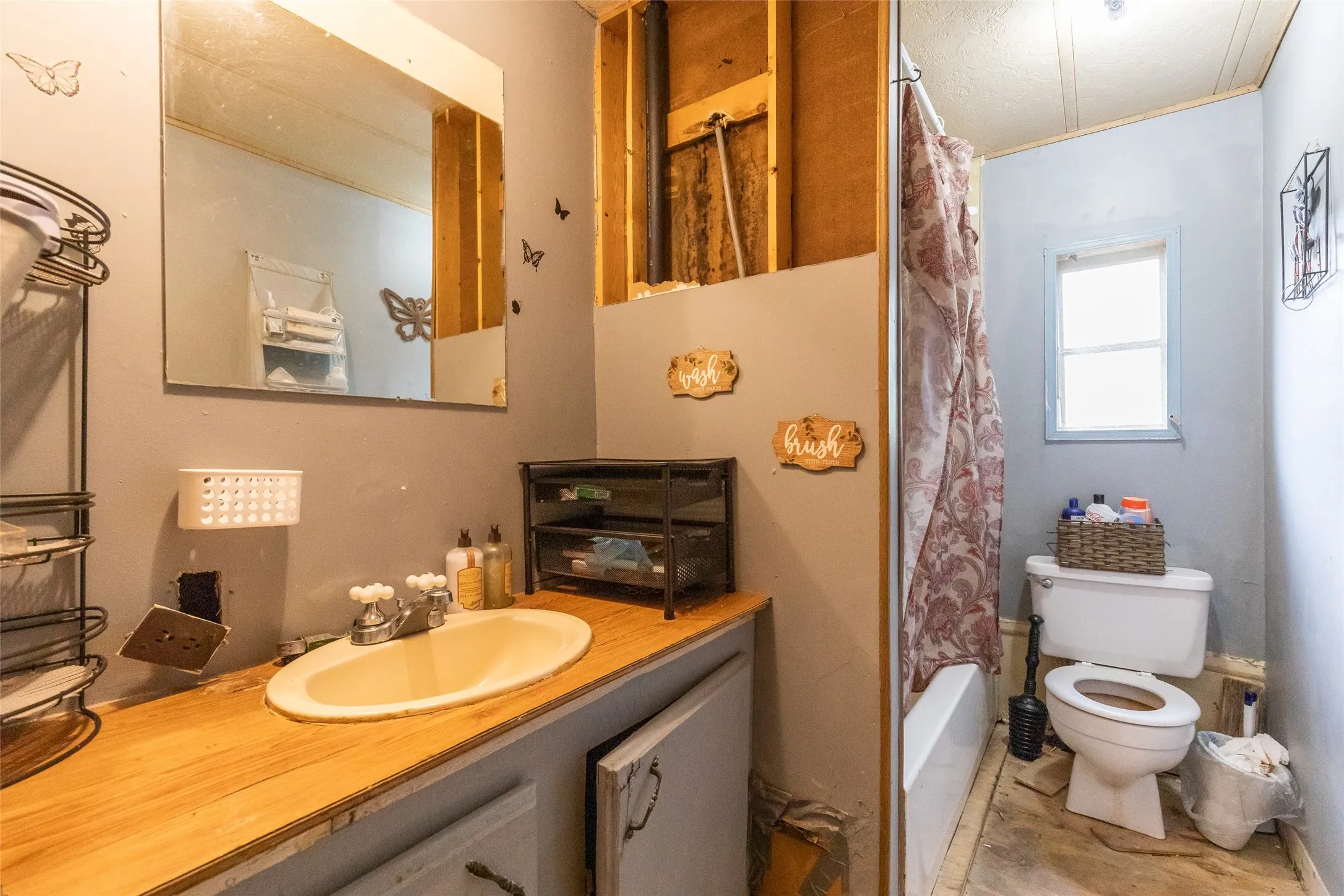 Mobile Home For Sale in Callahan County , 509 Rusk Street, Clyde, Texas 79510, 3 Bedroom, 2 Bathroom, Garage spaces, 2,016 Sqft, built in 1981, Price $49,900, mls#21266730, Real Estate Agent in Clyde, Homes For Sale in Callahan county, Homes For Sale in Clyde, Realtor in Clyde Texas, Real Estate Brokerage Independent Realty Texas, Luminita Cordes Realtor
