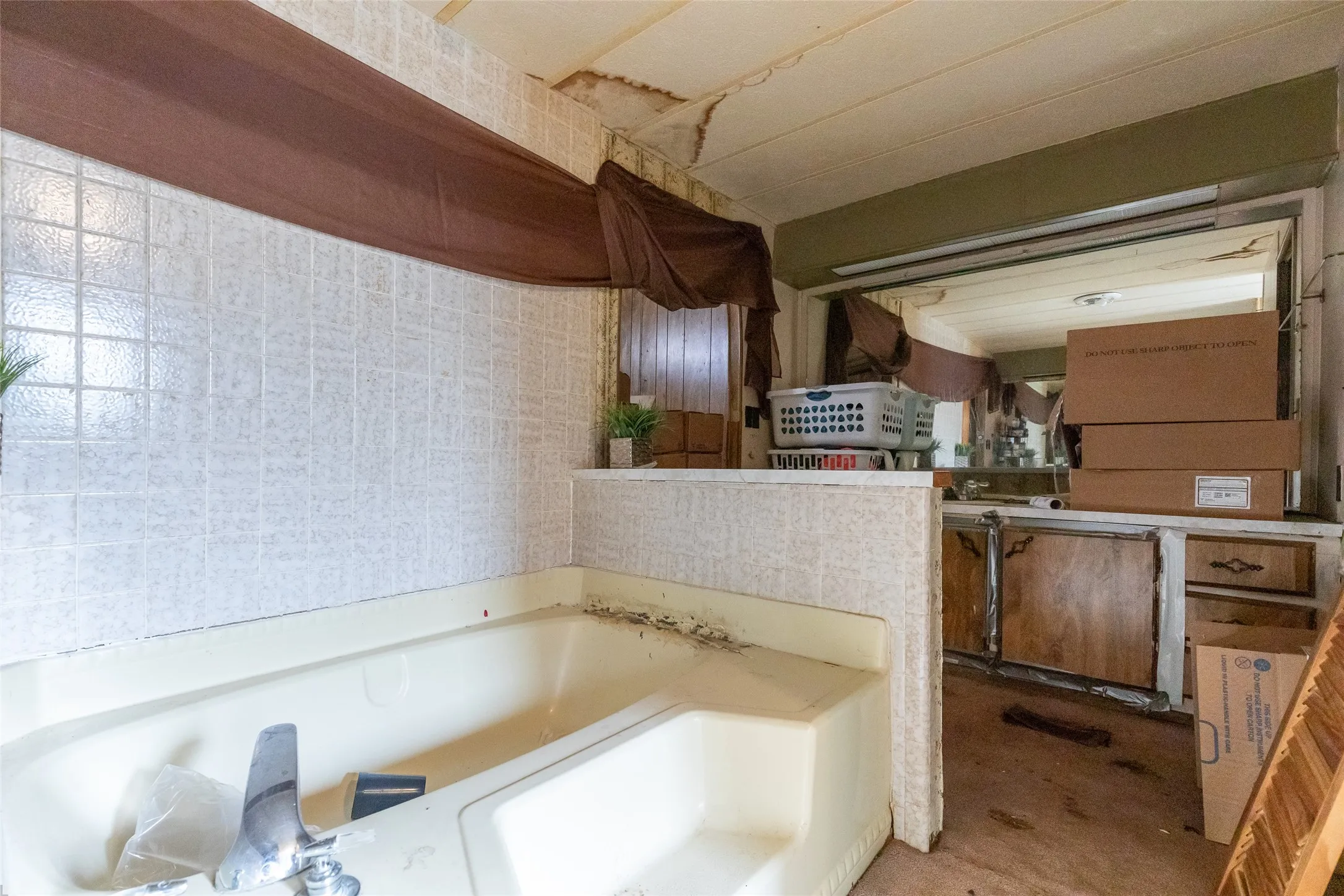 Mobile Home For Sale in Callahan County , 509 Rusk Street, Clyde, Texas 79510, 3 Bedroom, 2 Bathroom, Garage spaces, 2,016 Sqft, built in 1981, Price $49,900, mls#21266730, Real Estate Agent in Clyde, Homes For Sale in Callahan county, Homes For Sale in Clyde, Realtor in Clyde Texas, Real Estate Brokerage Independent Realty Texas, Luminita Cordes Realtor