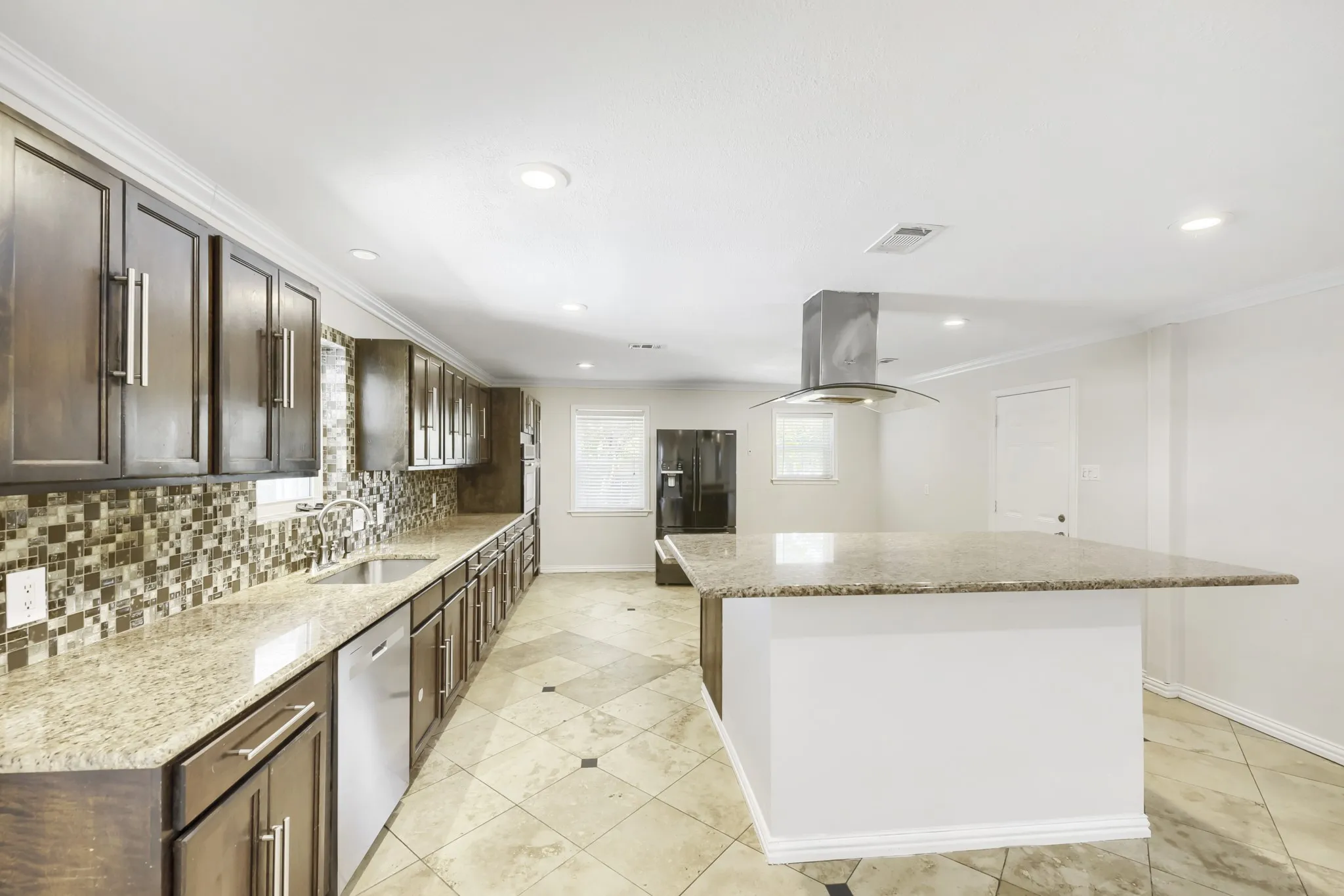 Single Family Residence For Sale in Tarrant County , 917 Stratford Drive, Bedford, Texas 76021, 4 Bedroom, 2 Bathroom, 2 Garage spaces, 2,056 Sqft, built in 1969, mls#21268265, Real Estate Agent in Bedford, Homes For Sale in Tarrant county, Homes For Sale in Bedford, Realtor in Bedford Texas, Real Estate Brokerage Independent Realty Texas, Luminita Cordes Realtor