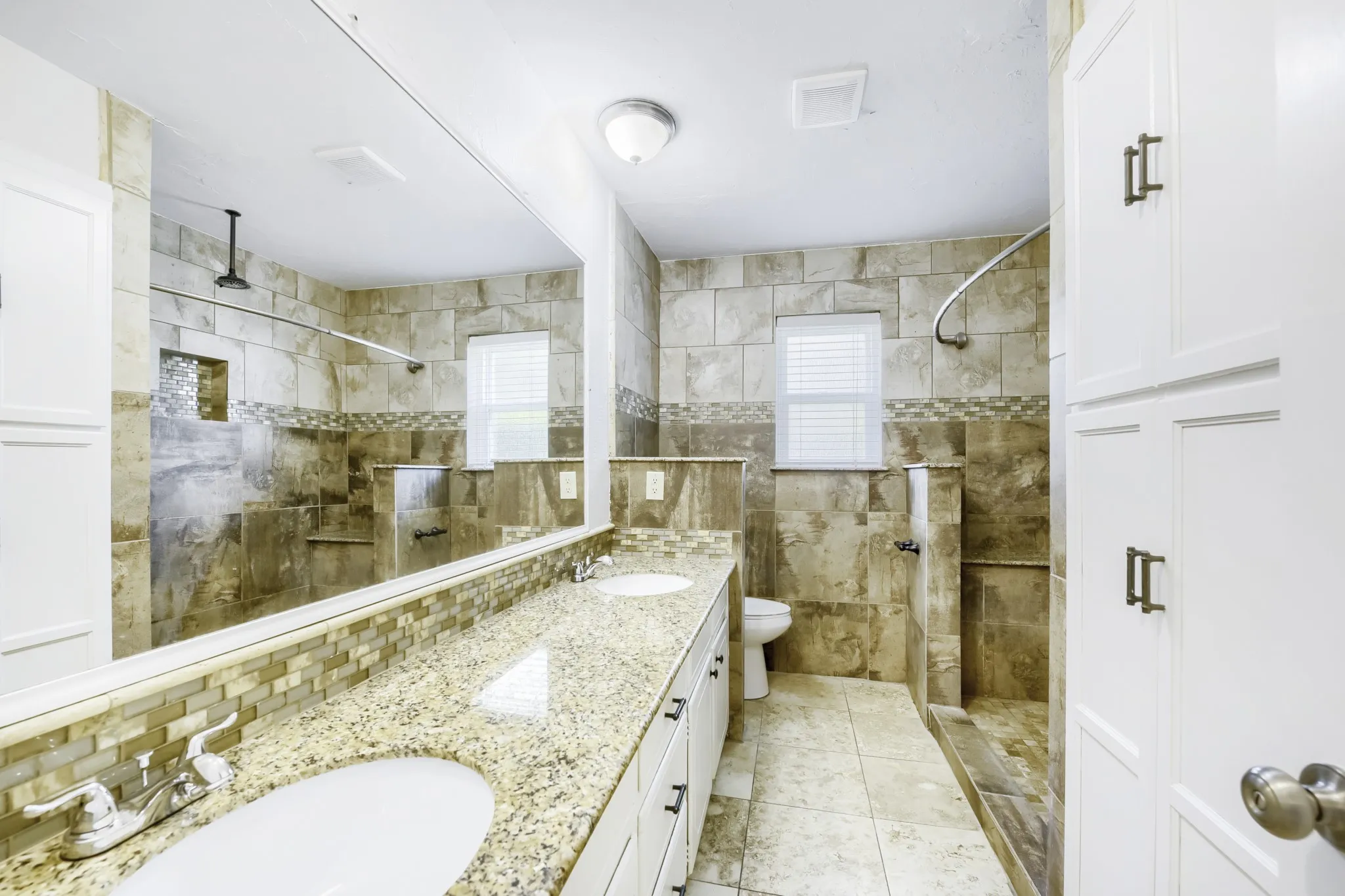 Single Family Residence For Sale in Tarrant County , 917 Stratford Drive, Bedford, Texas 76021, 4 Bedroom, 2 Bathroom, 2 Garage spaces, 2,056 Sqft, built in 1969, mls#21268265, Real Estate Agent in Bedford, Homes For Sale in Tarrant county, Homes For Sale in Bedford, Realtor in Bedford Texas, Real Estate Brokerage Independent Realty Texas, Luminita Cordes Realtor