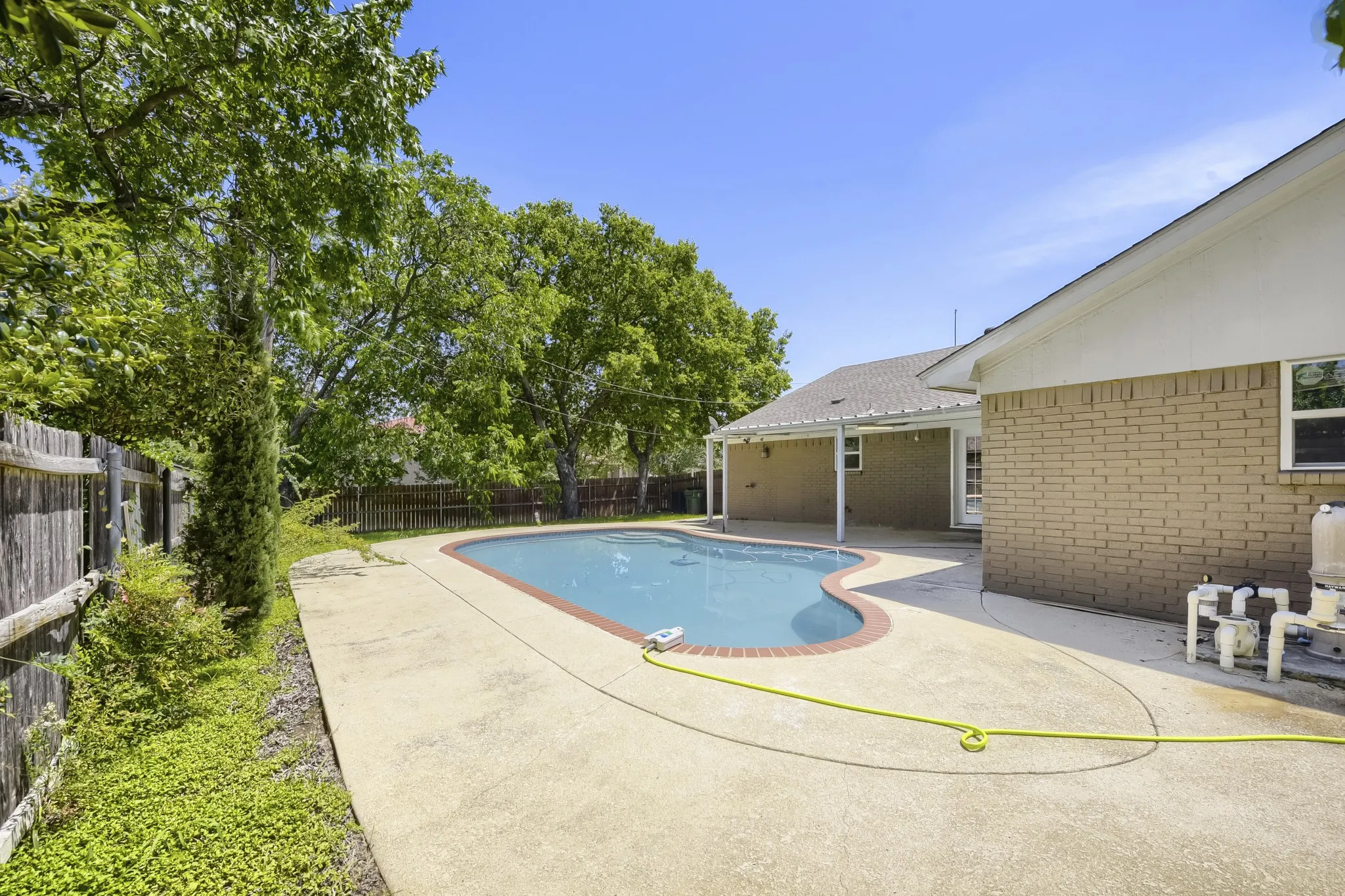 Single Family Residence For Sale in Tarrant County , 917 Stratford Drive, Bedford, Texas 76021, 4 Bedroom, 2 Bathroom, 2 Garage spaces, 2,056 Sqft, built in 1969, mls#21268265, Real Estate Agent in Bedford, Homes For Sale in Tarrant county, Homes For Sale in Bedford, Realtor in Bedford Texas, Real Estate Brokerage Independent Realty Texas, Luminita Cordes Realtor