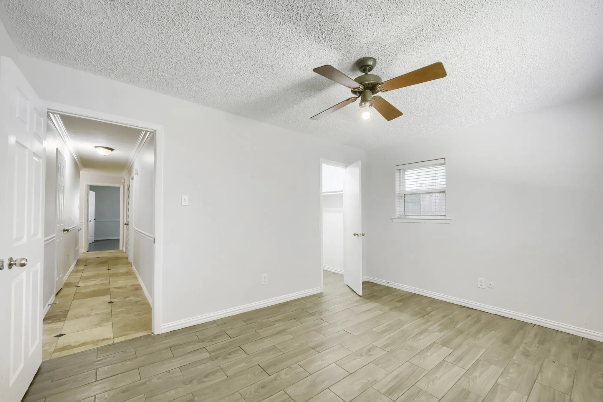 Single Family Residence For Sale in Tarrant County , 917 Stratford Drive, Bedford, Texas 76021, 4 Bedroom, 2 Bathroom, 2 Garage spaces, 2,056 Sqft, built in 1969, mls#21268265, Real Estate Agent in Bedford, Homes For Sale in Tarrant county, Homes For Sale in Bedford, Realtor in Bedford Texas, Real Estate Brokerage Independent Realty Texas, Luminita Cordes Realtor