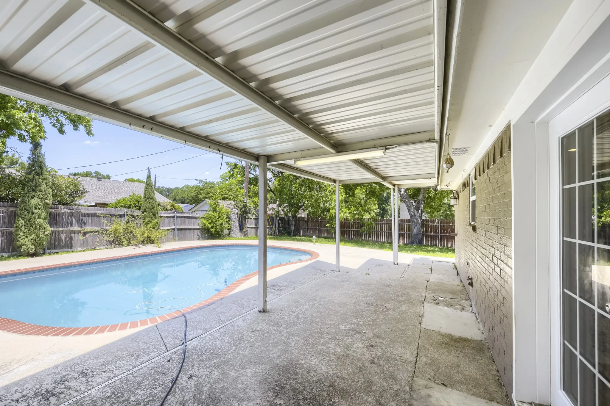 Single Family Residence For Sale in Tarrant County , 917 Stratford Drive, Bedford, Texas 76021, 4 Bedroom, 2 Bathroom, 2 Garage spaces, 2,056 Sqft, built in 1969, mls#21268265, Real Estate Agent in Bedford, Homes For Sale in Tarrant county, Homes For Sale in Bedford, Realtor in Bedford Texas, Real Estate Brokerage Independent Realty Texas, Luminita Cordes Realtor