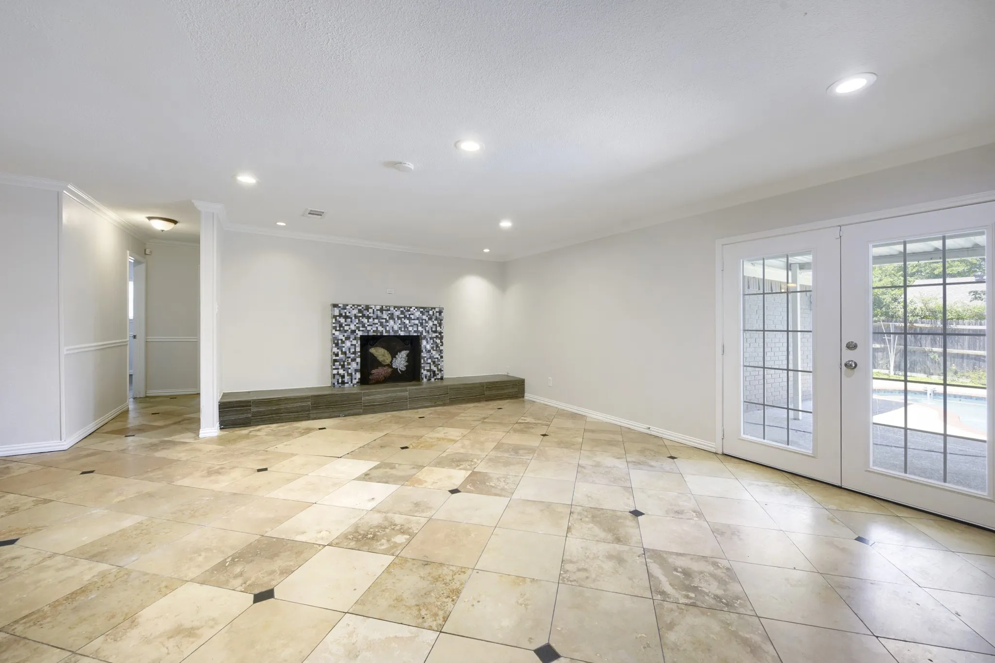 Single Family Residence For Sale in Tarrant County , 917 Stratford Drive, Bedford, Texas 76021, 4 Bedroom, 2 Bathroom, 2 Garage spaces, 2,056 Sqft, built in 1969, mls#21268265, Real Estate Agent in Bedford, Homes For Sale in Tarrant county, Homes For Sale in Bedford, Realtor in Bedford Texas, Real Estate Brokerage Independent Realty Texas, Luminita Cordes Realtor