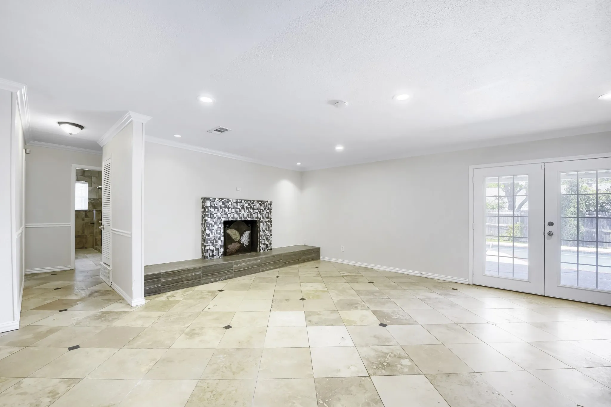 Single Family Residence For Sale in Tarrant County , 917 Stratford Drive, Bedford, Texas 76021, 4 Bedroom, 2 Bathroom, 2 Garage spaces, 2,056 Sqft, built in 1969, mls#21268265, Real Estate Agent in Bedford, Homes For Sale in Tarrant county, Homes For Sale in Bedford, Realtor in Bedford Texas, Real Estate Brokerage Independent Realty Texas, Luminita Cordes Realtor
