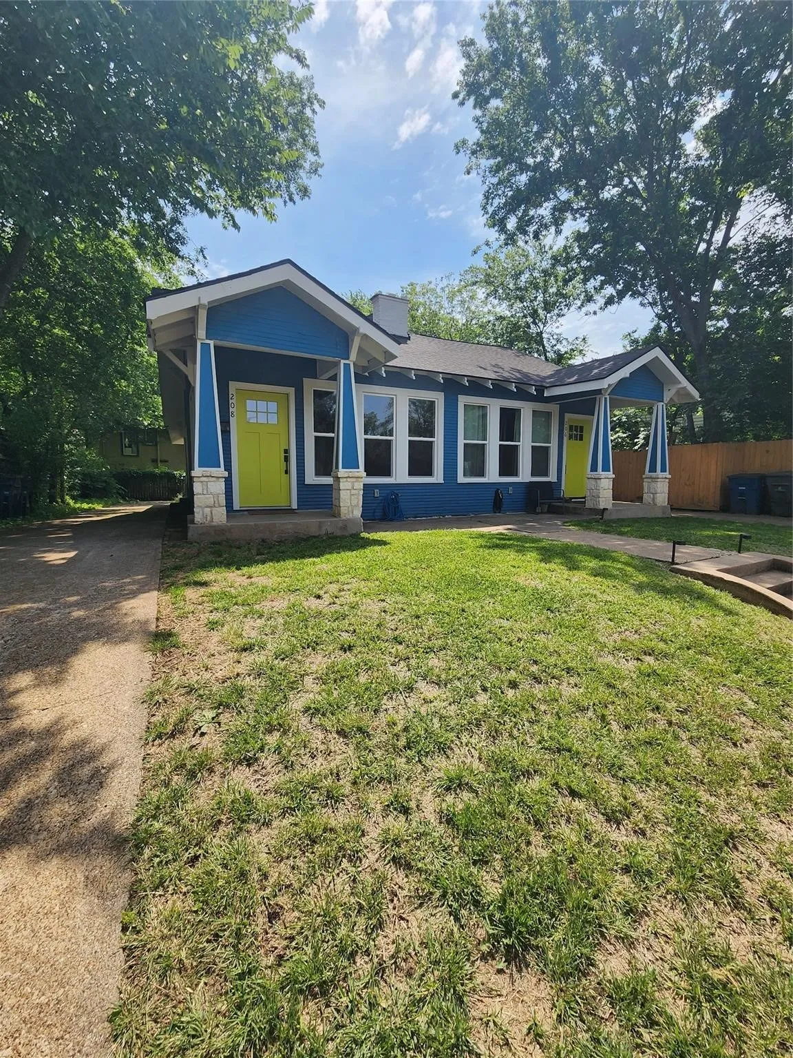 Single Family Residence For Sale in Dallas County , 208 N Waverly Drive 206-208, Dallas, Texas 75208, 4 Bedroom, 2 Bathroom, Garage spaces, 1,696 Sqft, built in 1920, mls#21268134, Real Estate Agent in Dallas, Homes For Sale in Dallas county, Homes For Sale in Dallas, Realtor in Dallas Texas, Real Estate Brokerage Independent Realty Texas, Luminita Cordes Realtor