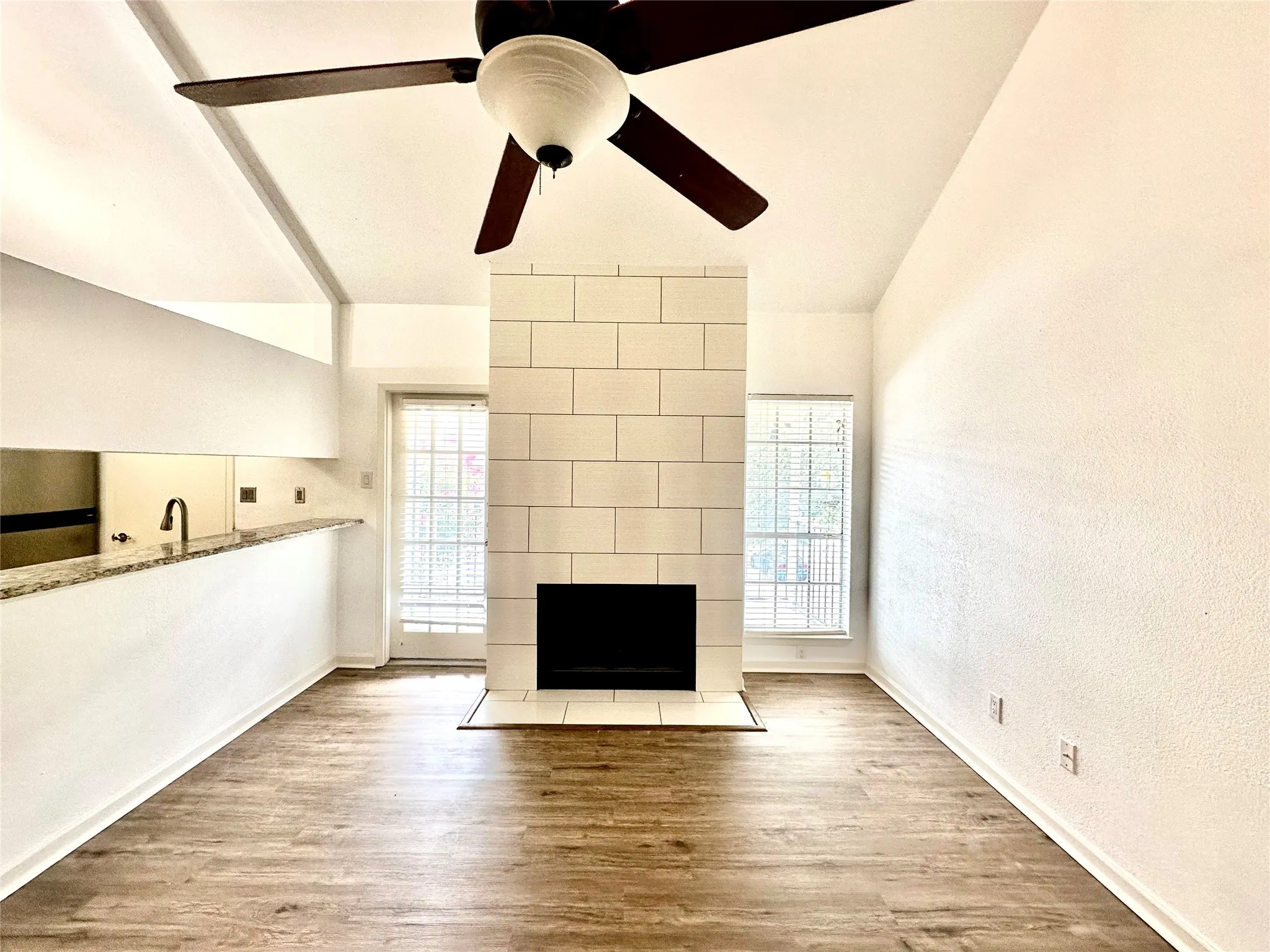 Condominium For Rent in Dallas County , 5981 Arapaho Road 1002, Dallas, Texas 75248, 2 Bedrooms, 2 Bathrooms, Garage spaces, 1,038 Sqft, built in 1980, Price $1,625, mls#21268510, Real Estate Agent in Dallas, Homes For Rent in Dallas county, Homes For Rent in Dallas, Realtor in Dallas Texas, Real Estate Brokerage Independent Realty Texas, Luminita Cordes Realtor