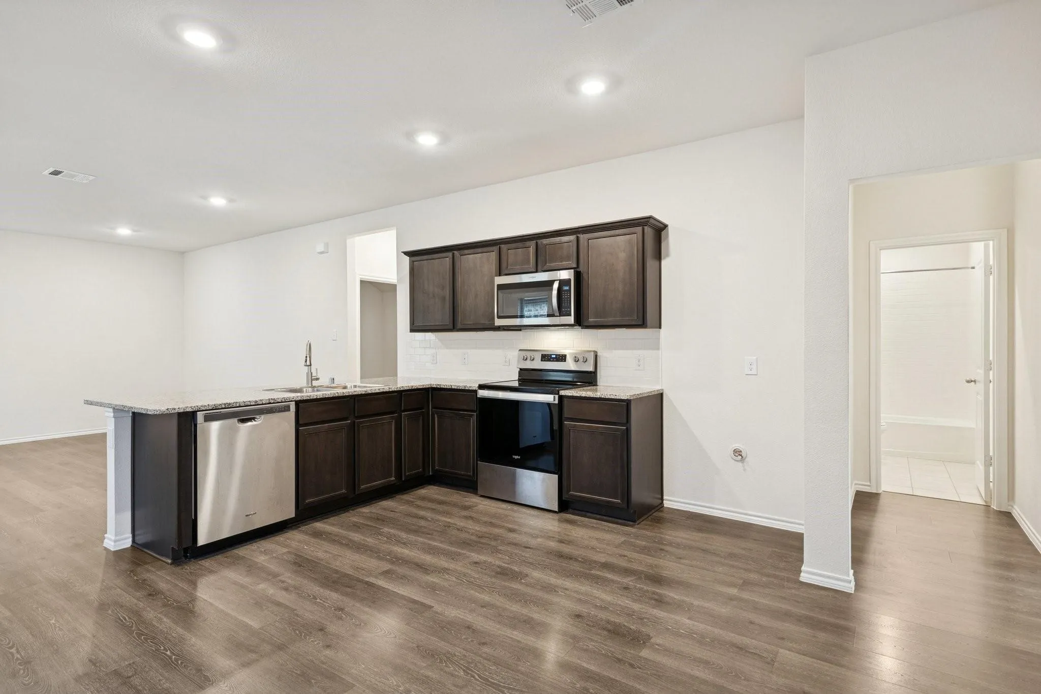 Single Family Residence For Sale in Kaufman County , 1034 Old Oaks Drive, Forney, Texas 75126, 3 Bedroom, 2 Bathroom, 2 Garage spaces, 1,510 Sqft, built in 2021, Price $254,900, mls#21266909, Real Estate Agent in Forney, Homes For Sale in Kaufman county, Homes For Sale in Forney, Realtor in Forney Texas, Real Estate Brokerage Independent Realty Texas, Luminita Cordes Realtor
