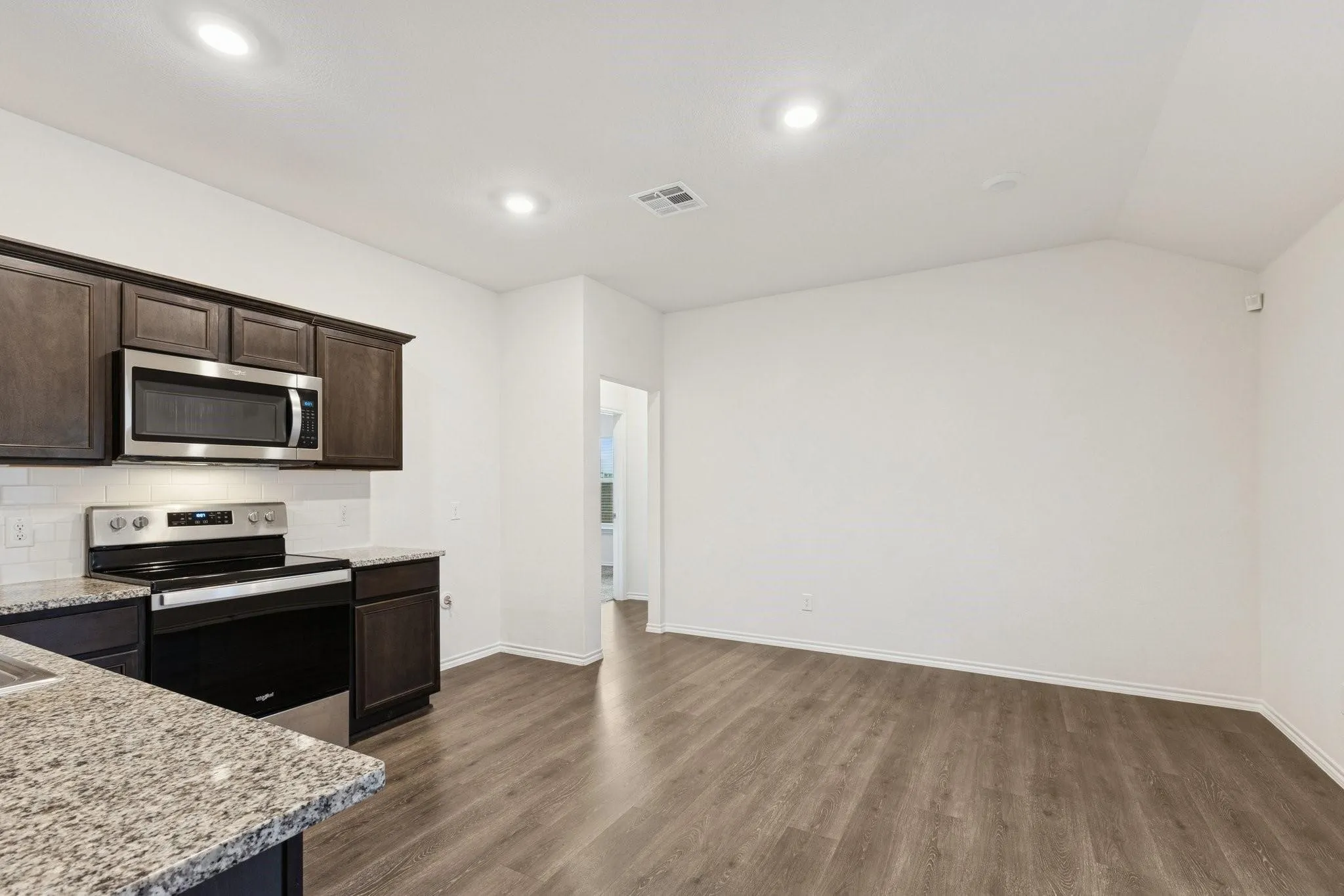 Single Family Residence For Sale in Kaufman County , 1034 Old Oaks Drive, Forney, Texas 75126, 3 Bedroom, 2 Bathroom, 2 Garage spaces, 1,510 Sqft, built in 2021, Price $254,900, mls#21266909, Real Estate Agent in Forney, Homes For Sale in Kaufman county, Homes For Sale in Forney, Realtor in Forney Texas, Real Estate Brokerage Independent Realty Texas, Luminita Cordes Realtor