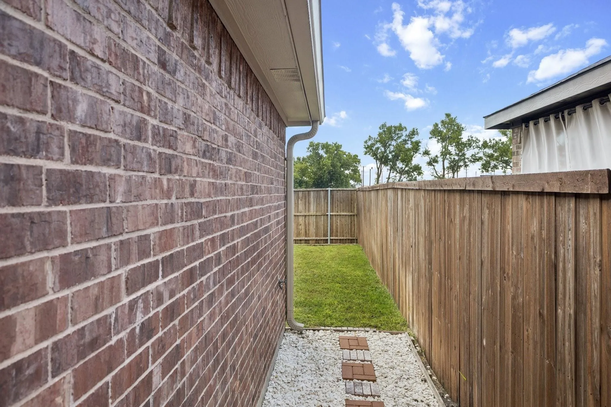 Single Family Residence For Sale in Kaufman County , 1034 Old Oaks Drive, Forney, Texas 75126, 3 Bedroom, 2 Bathroom, 2 Garage spaces, 1,510 Sqft, built in 2021, Price $254,900, mls#21266909, Real Estate Agent in Forney, Homes For Sale in Kaufman county, Homes For Sale in Forney, Realtor in Forney Texas, Real Estate Brokerage Independent Realty Texas, Luminita Cordes Realtor