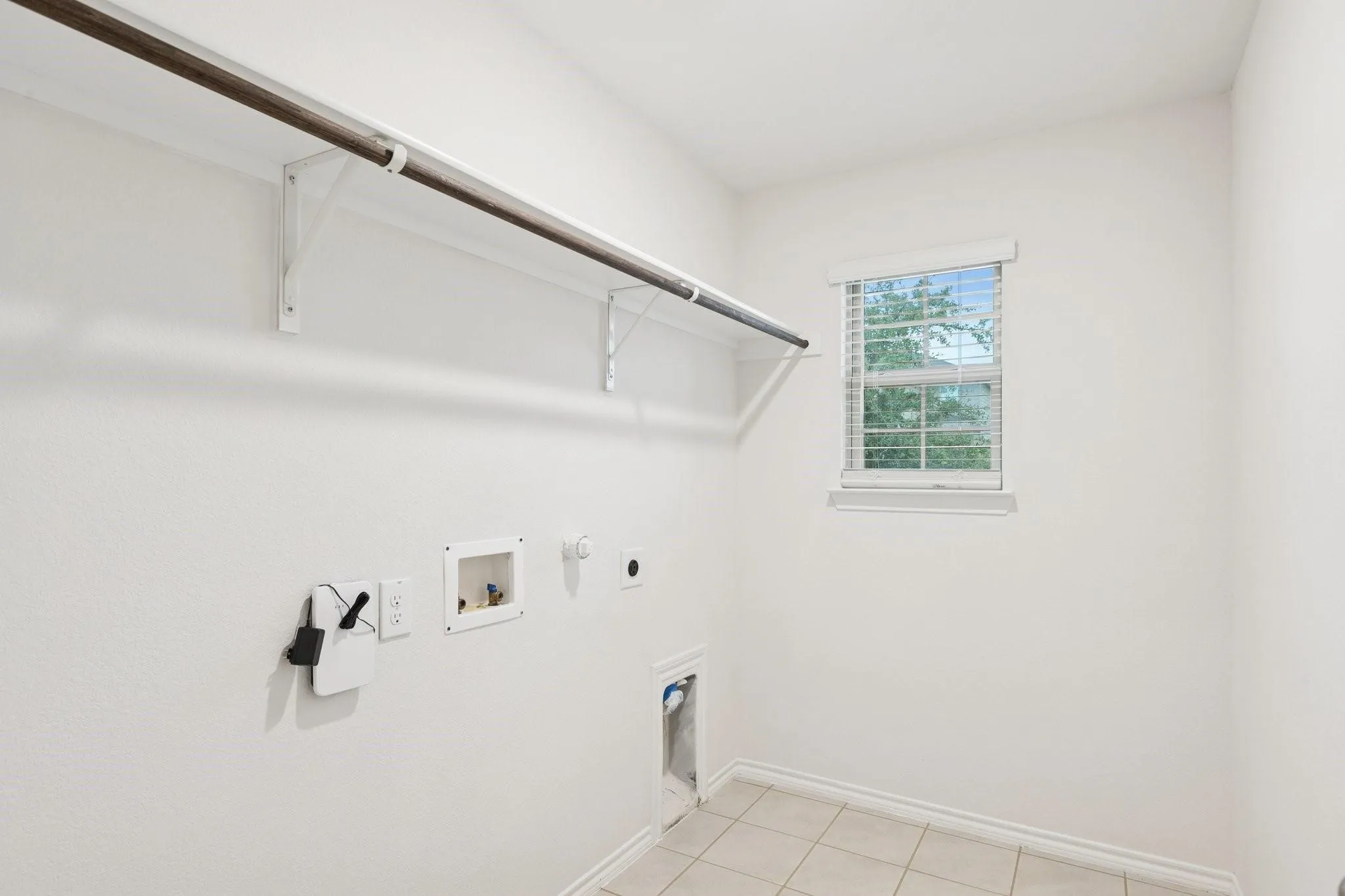 Single Family Residence For Sale in Kaufman County , 1034 Old Oaks Drive, Forney, Texas 75126, 3 Bedroom, 2 Bathroom, 2 Garage spaces, 1,510 Sqft, built in 2021, Price $254,900, mls#21266909, Real Estate Agent in Forney, Homes For Sale in Kaufman county, Homes For Sale in Forney, Realtor in Forney Texas, Real Estate Brokerage Independent Realty Texas, Luminita Cordes Realtor