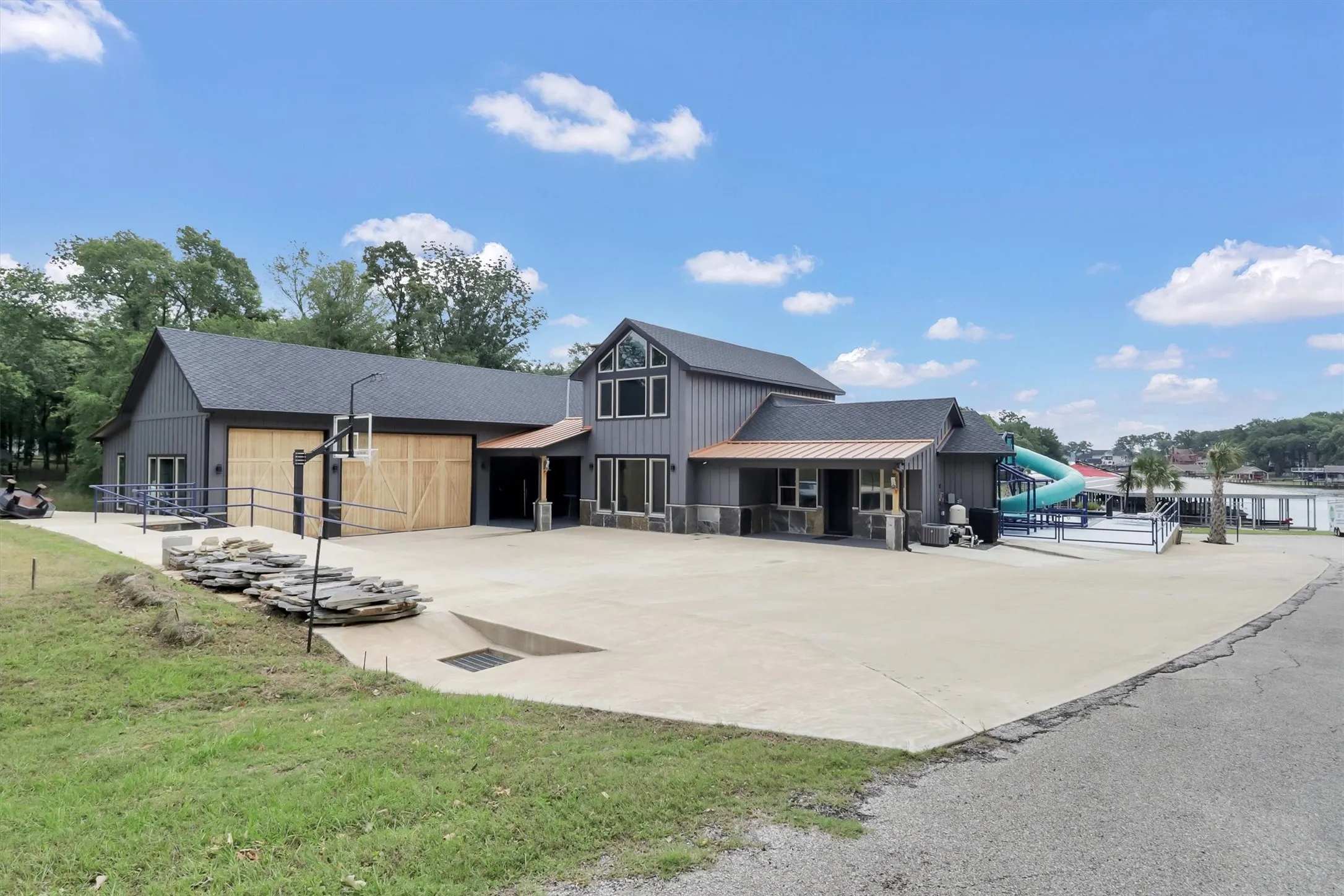 Single Family Residence For Sale in Henderson County , 5000 Esquire Estates Road, Mabank, Texas 75156, 4 Bedroom, 4 Bathroom, 5 Garage spaces, 2,942 Sqft, built in 2023, mls#21266196, Real Estate Agent in Mabank, Homes For Sale in Henderson county, Homes For Sale in Mabank, Realtor in Mabank Texas, Real Estate Brokerage Independent Realty Texas, Luminita Cordes Realtor