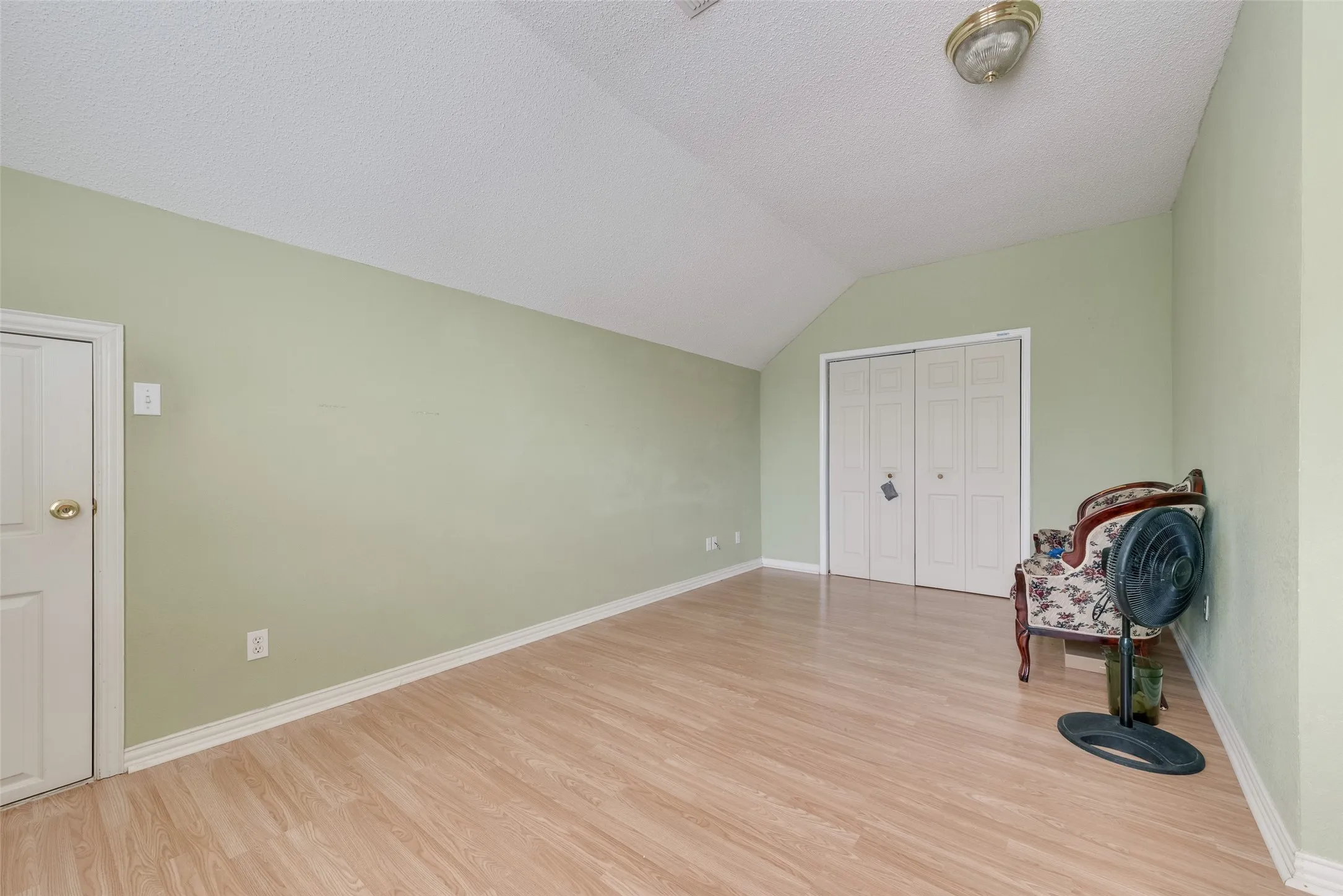 Single Family Residence For Sale in Tarrant County , 709 Creek Walk Place, Arlington, Texas 76015, 5 Bedroom, 3 Bathroom, 2 Garage spaces, 2,722 Sqft, built in 2001, mls#21268540, Real Estate Agent in Arlington, Homes For Sale in Tarrant county, Homes For Sale in Arlington, Realtor in Arlington Texas, Real Estate Brokerage Independent Realty Texas, Luminita Cordes Realtor
