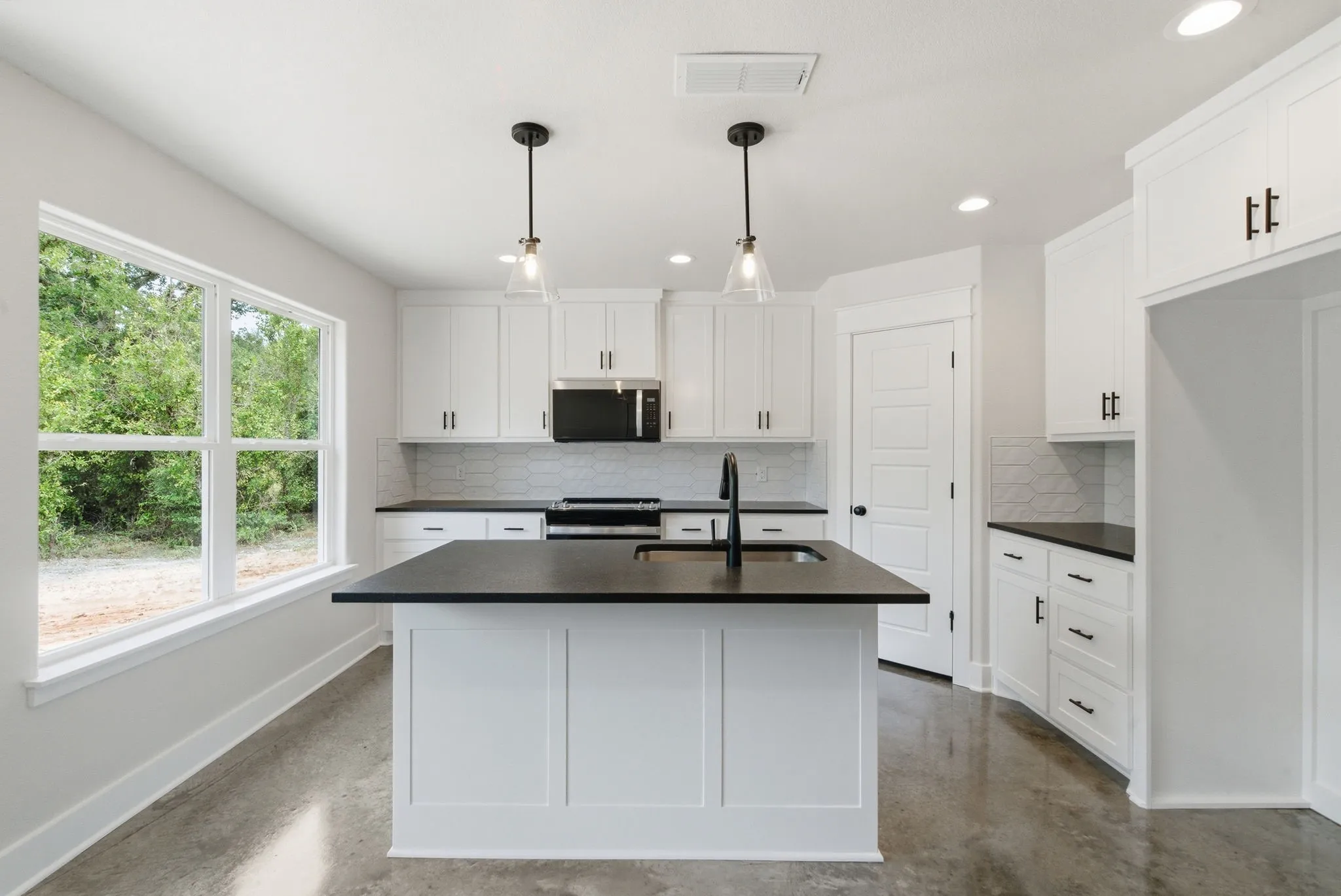 Single Family Residence For Sale in Parker County , 105 Graystone, Weatherford, Texas 76088, 3 Bedroom, 2 Bathroom, 2 Garage spaces, 1,630 Sqft, built in 2026, mls#21268525, Real Estate Agent in Weatherford, Homes For Sale in Parker county, Homes For Sale in Weatherford, Realtor in Weatherford Texas, Real Estate Brokerage Independent Realty Texas, Luminita Cordes Realtor