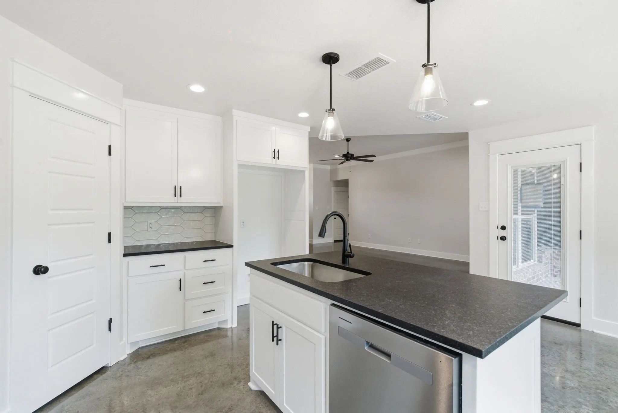 Single Family Residence For Sale in Parker County , 105 Graystone, Weatherford, Texas 76088, 3 Bedroom, 2 Bathroom, 2 Garage spaces, 1,630 Sqft, built in 2026, mls#21268525, Real Estate Agent in Weatherford, Homes For Sale in Parker county, Homes For Sale in Weatherford, Realtor in Weatherford Texas, Real Estate Brokerage Independent Realty Texas, Luminita Cordes Realtor