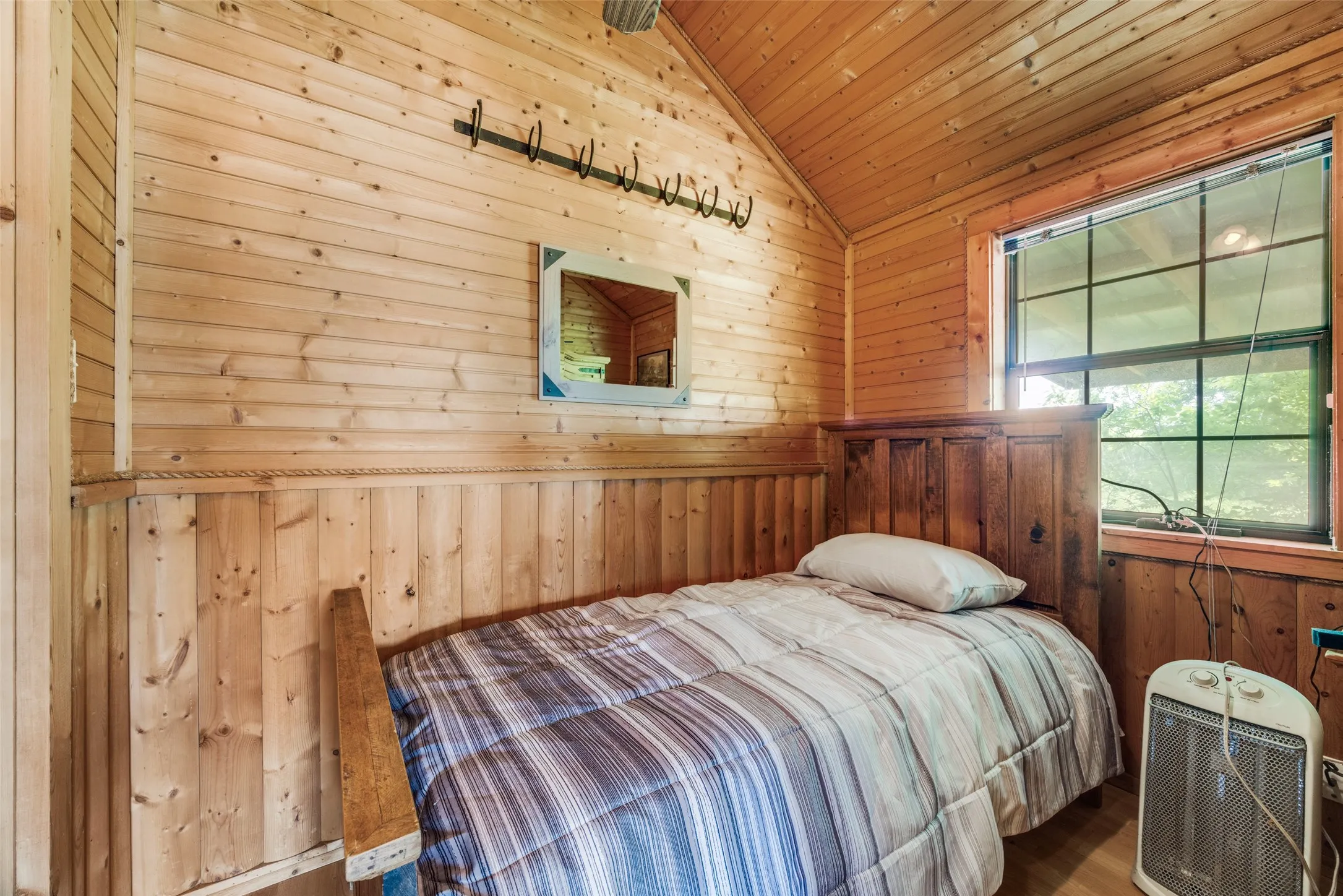 Single Family Residence For Sale in Grayson County , 586 Pleasant Home Road, Sherman, Texas 75092, 1 Bedroom, 1 Bathroom, Garage spaces, 372 Sqft, built in 2009, Price $1,199,000, mls#21258760, Real Estate Agent in Sherman, Homes For Sale in Grayson county, Homes For Sale in Sherman, Realtor in Sherman Texas, Real Estate Brokerage Independent Realty Texas, Luminita Cordes Realtor