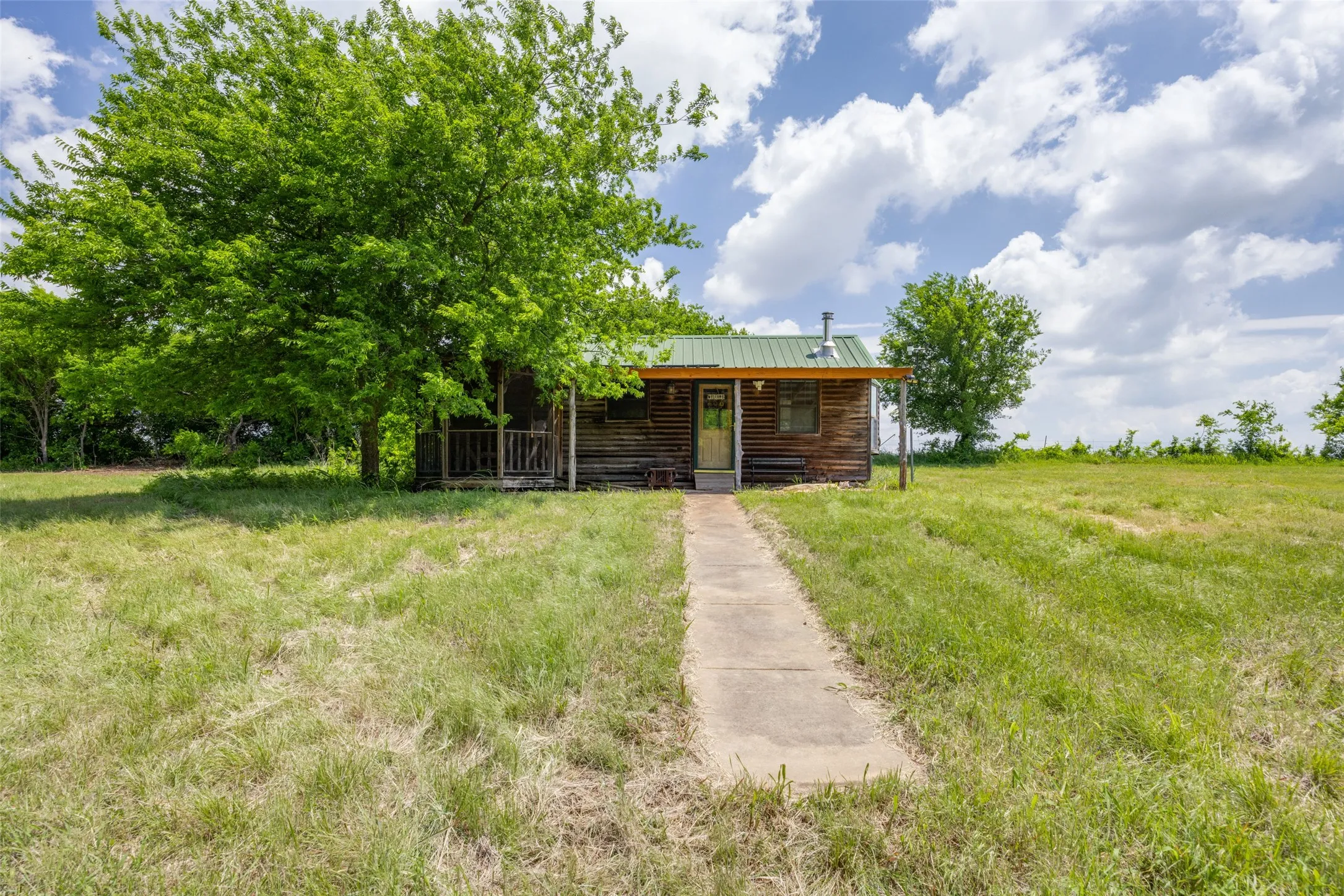 Single Family Residence For Sale in Grayson County , 586 Pleasant Home Road, Sherman, Texas 75092, 1 Bedroom, 1 Bathroom, Garage spaces, 372 Sqft, built in 2009, Price $1,199,000, mls#21258760, Real Estate Agent in Sherman, Homes For Sale in Grayson county, Homes For Sale in Sherman, Realtor in Sherman Texas, Real Estate Brokerage Independent Realty Texas, Luminita Cordes Realtor