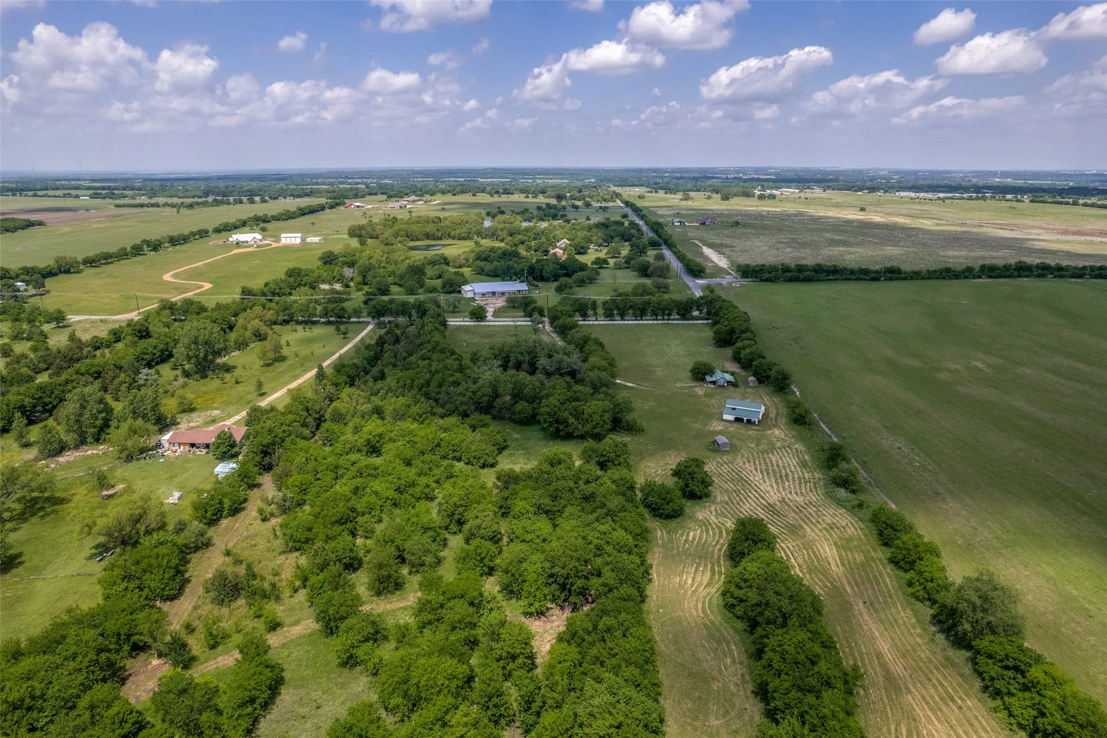 Single Family Residence For Sale in Grayson County , 586 Pleasant Home Road, Sherman, Texas 75092, 1 Bedroom, 1 Bathroom, Garage spaces, 372 Sqft, built in 2009, Price $1,199,000, mls#21258760, Real Estate Agent in Sherman, Homes For Sale in Grayson county, Homes For Sale in Sherman, Realtor in Sherman Texas, Real Estate Brokerage Independent Realty Texas, Luminita Cordes Realtor