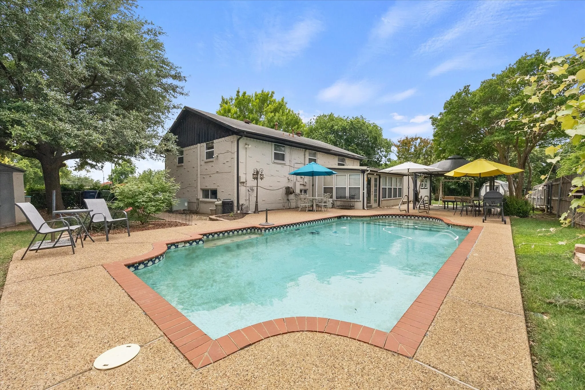 Single Family Residence For Sale in Dallas County , 3411 Kenwood Way, Garland, Texas 75041, 4 Bedroom, 3 Bathroom, Garage spaces, 1,909 Sqft, built in 1962, Price $379,900, mls#21267118, Real Estate Agent in Garland, Homes For Sale in Dallas county, Homes For Sale in Garland, Realtor in Garland Texas, Real Estate Brokerage Independent Realty Texas, Luminita Cordes Realtor