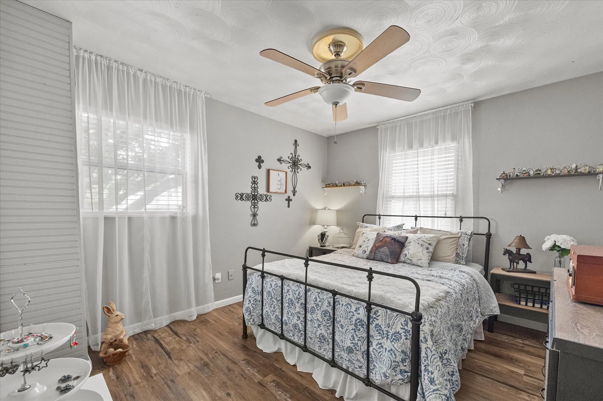 Single Family Residence For Sale in Dallas County , 3411 Kenwood Way, Garland, Texas 75041, 4 Bedroom, 3 Bathroom, Garage spaces, 1,909 Sqft, built in 1962, Price $379,900, mls#21267118, Real Estate Agent in Garland, Homes For Sale in Dallas county, Homes For Sale in Garland, Realtor in Garland Texas, Real Estate Brokerage Independent Realty Texas, Luminita Cordes Realtor