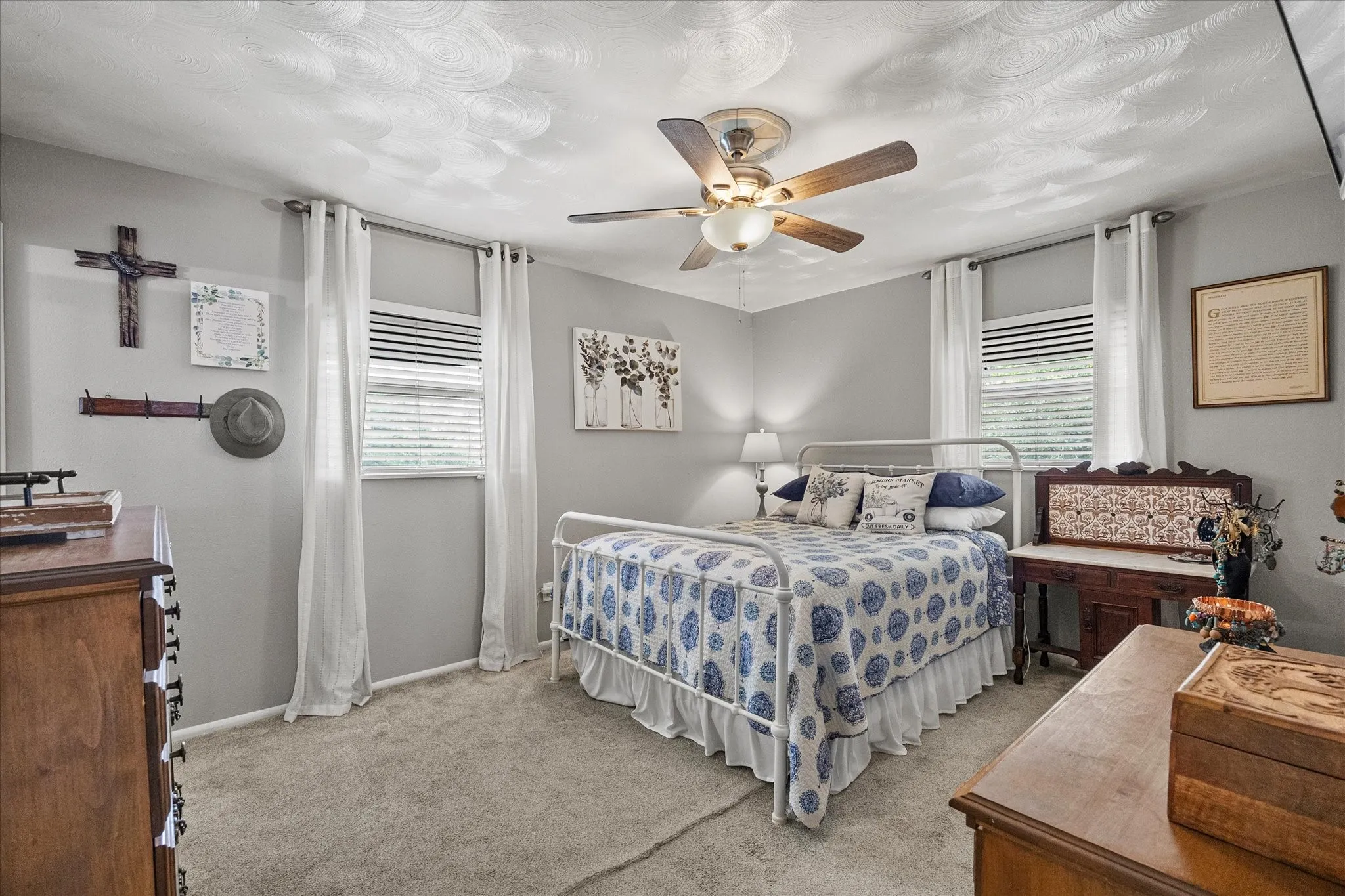 Single Family Residence For Sale in Dallas County , 3411 Kenwood Way, Garland, Texas 75041, 4 Bedroom, 3 Bathroom, Garage spaces, 1,909 Sqft, built in 1962, Price $379,900, mls#21267118, Real Estate Agent in Garland, Homes For Sale in Dallas county, Homes For Sale in Garland, Realtor in Garland Texas, Real Estate Brokerage Independent Realty Texas, Luminita Cordes Realtor