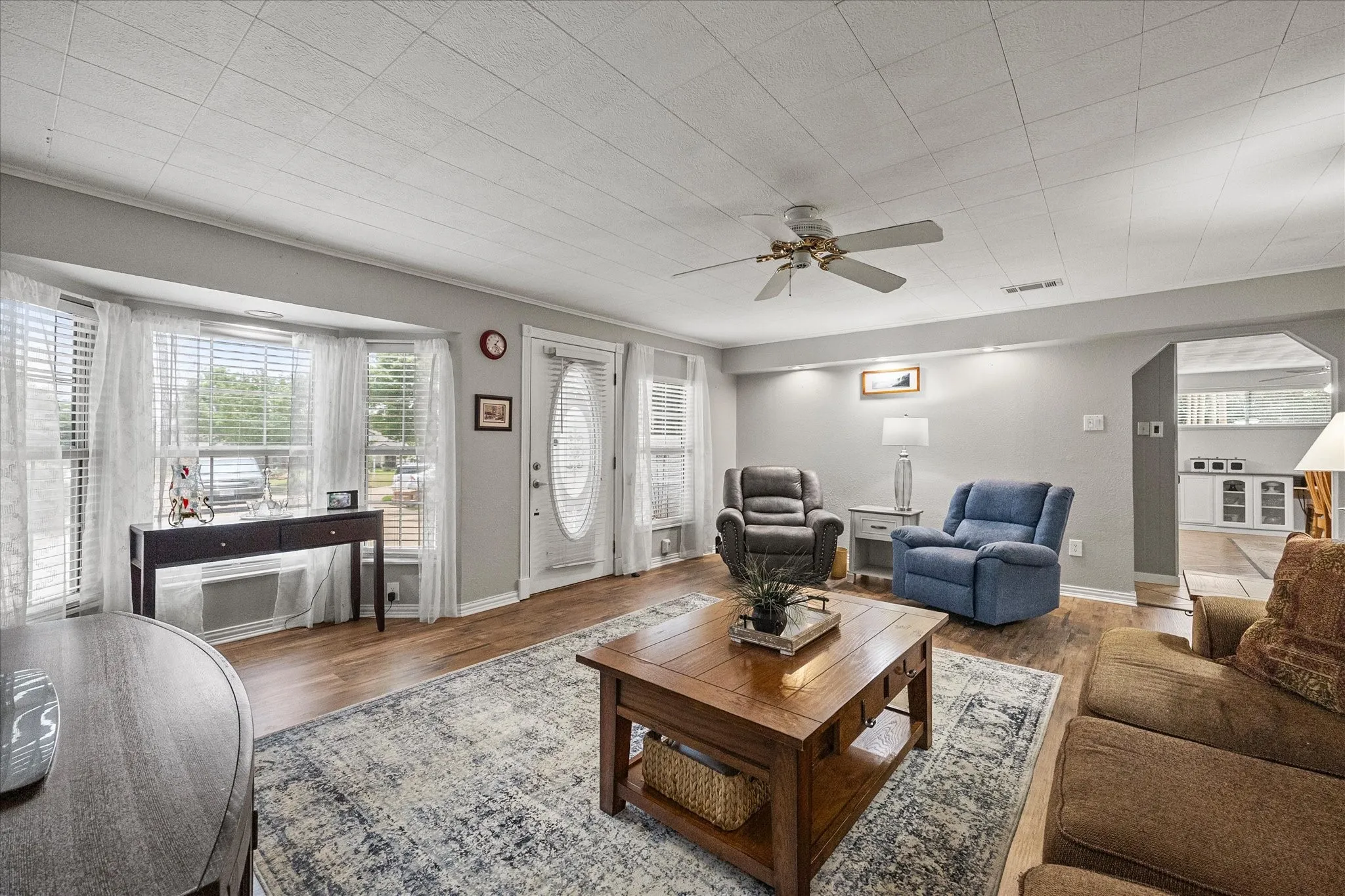 Single Family Residence For Sale in Dallas County , 3411 Kenwood Way, Garland, Texas 75041, 4 Bedroom, 3 Bathroom, Garage spaces, 1,909 Sqft, built in 1962, Price $379,900, mls#21267118, Real Estate Agent in Garland, Homes For Sale in Dallas county, Homes For Sale in Garland, Realtor in Garland Texas, Real Estate Brokerage Independent Realty Texas, Luminita Cordes Realtor