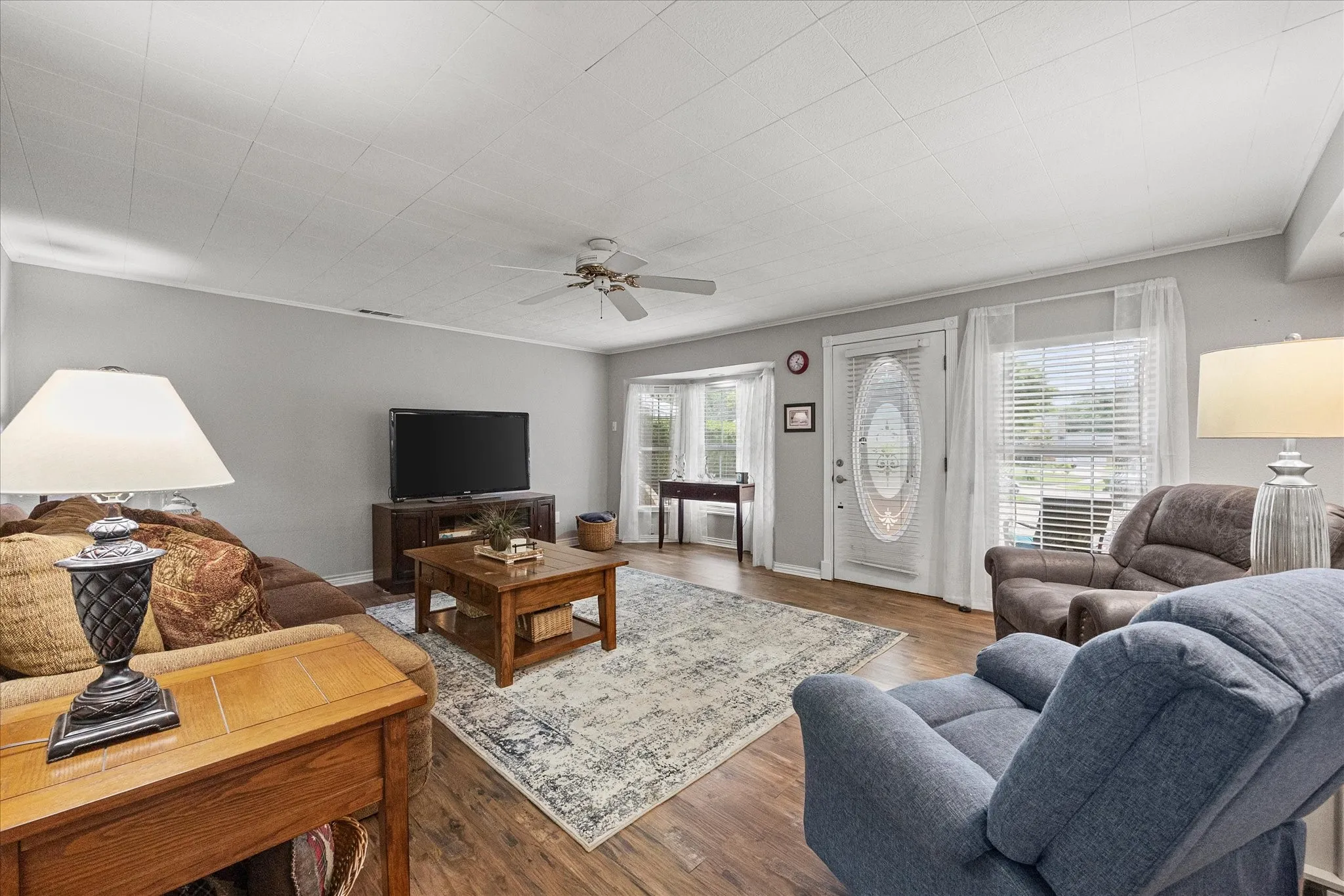 Single Family Residence For Sale in Dallas County , 3411 Kenwood Way, Garland, Texas 75041, 4 Bedroom, 3 Bathroom, Garage spaces, 1,909 Sqft, built in 1962, Price $379,900, mls#21267118, Real Estate Agent in Garland, Homes For Sale in Dallas county, Homes For Sale in Garland, Realtor in Garland Texas, Real Estate Brokerage Independent Realty Texas, Luminita Cordes Realtor