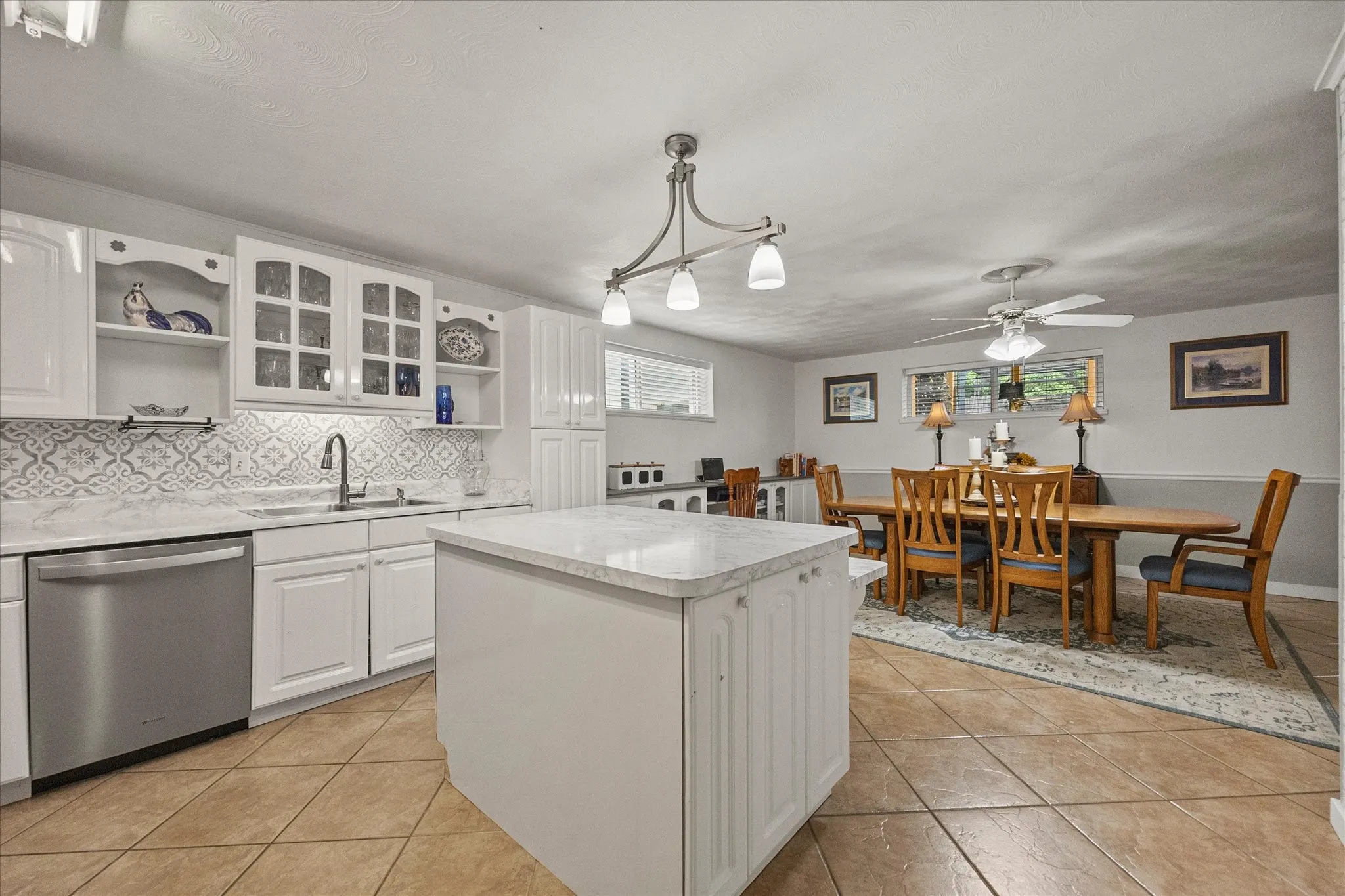 Single Family Residence For Sale in Dallas County , 3411 Kenwood Way, Garland, Texas 75041, 4 Bedroom, 3 Bathroom, Garage spaces, 1,909 Sqft, built in 1962, Price $379,900, mls#21267118, Real Estate Agent in Garland, Homes For Sale in Dallas county, Homes For Sale in Garland, Realtor in Garland Texas, Real Estate Brokerage Independent Realty Texas, Luminita Cordes Realtor