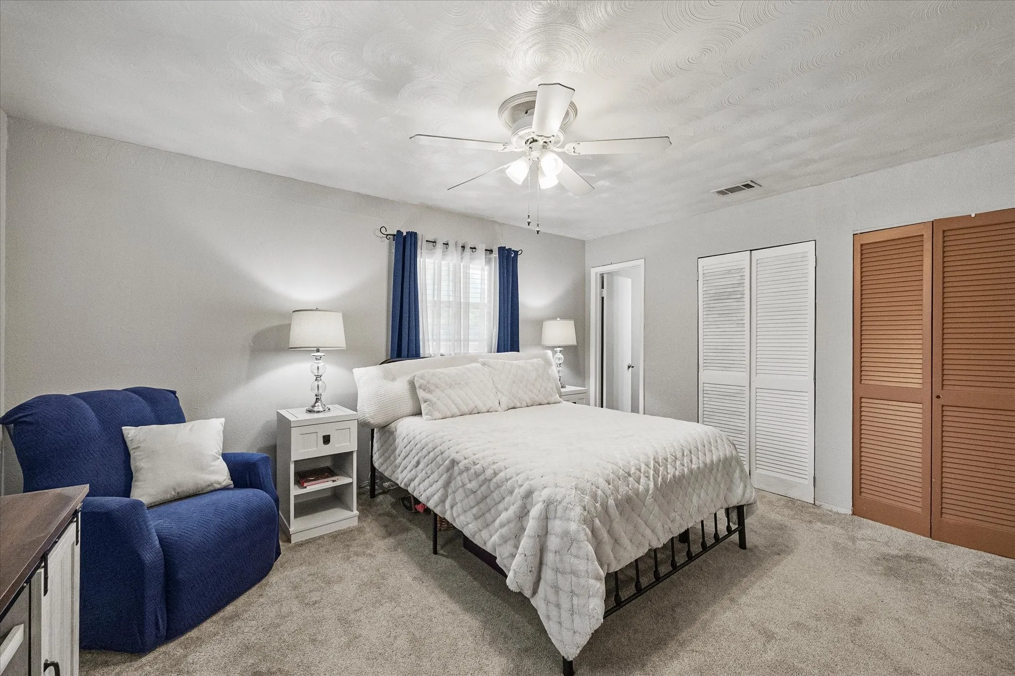 Single Family Residence For Sale in Dallas County , 3411 Kenwood Way, Garland, Texas 75041, 4 Bedroom, 3 Bathroom, Garage spaces, 1,909 Sqft, built in 1962, Price $379,900, mls#21267118, Real Estate Agent in Garland, Homes For Sale in Dallas county, Homes For Sale in Garland, Realtor in Garland Texas, Real Estate Brokerage Independent Realty Texas, Luminita Cordes Realtor
