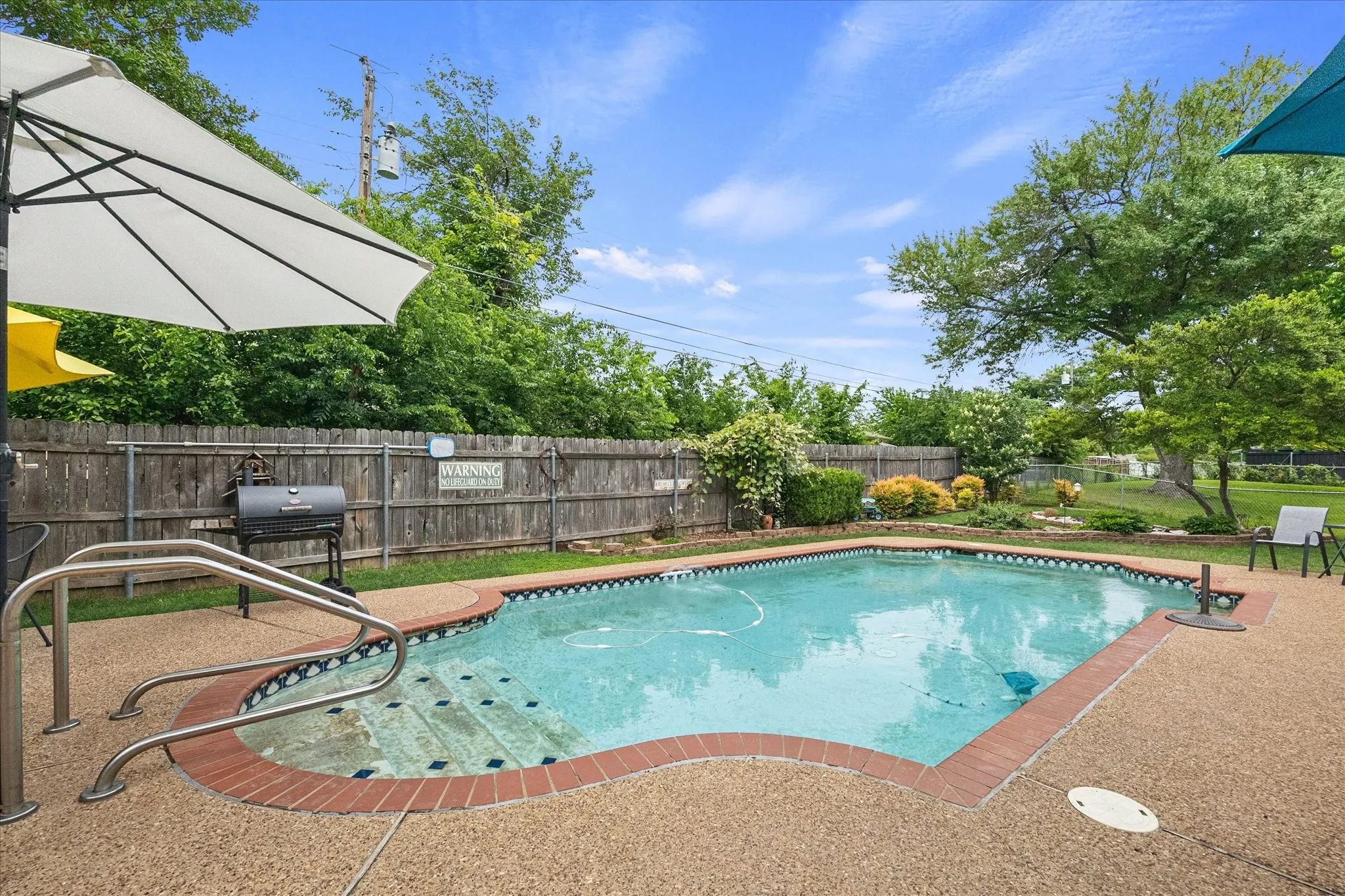Single Family Residence For Sale in Dallas County , 3411 Kenwood Way, Garland, Texas 75041, 4 Bedroom, 3 Bathroom, Garage spaces, 1,909 Sqft, built in 1962, Price $379,900, mls#21267118, Real Estate Agent in Garland, Homes For Sale in Dallas county, Homes For Sale in Garland, Realtor in Garland Texas, Real Estate Brokerage Independent Realty Texas, Luminita Cordes Realtor