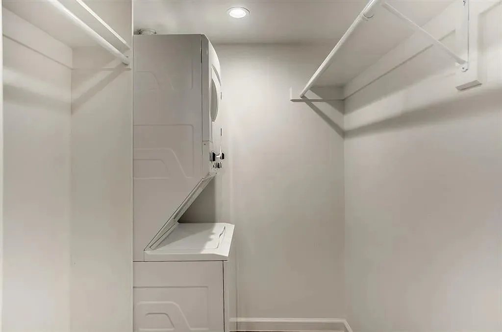 Apartment For Rent in Dallas County , 4919 San Jacinto Street 102, Dallas, Texas 75206, 1 Bedroom, 1 Bathroom, Garage spaces, 500 Sqft, built in 1960, mls#21268566, Real Estate Agent in Dallas, Homes For Rent in Dallas county, Homes For Rent in Dallas, Realtor in Dallas Texas, Real Estate Brokerage Independent Realty Texas, Luminita Cordes Realtor