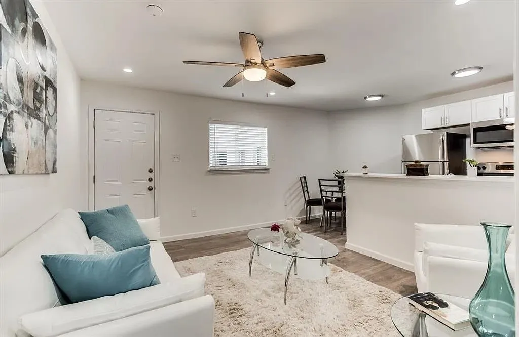 Apartment For Rent in Dallas County , 4919 San Jacinto Street 102, Dallas, Texas 75206, 1 Bedroom, 1 Bathroom, Garage spaces, 500 Sqft, built in 1960, mls#21268566, Real Estate Agent in Dallas, Homes For Rent in Dallas county, Homes For Rent in Dallas, Realtor in Dallas Texas, Real Estate Brokerage Independent Realty Texas, Luminita Cordes Realtor