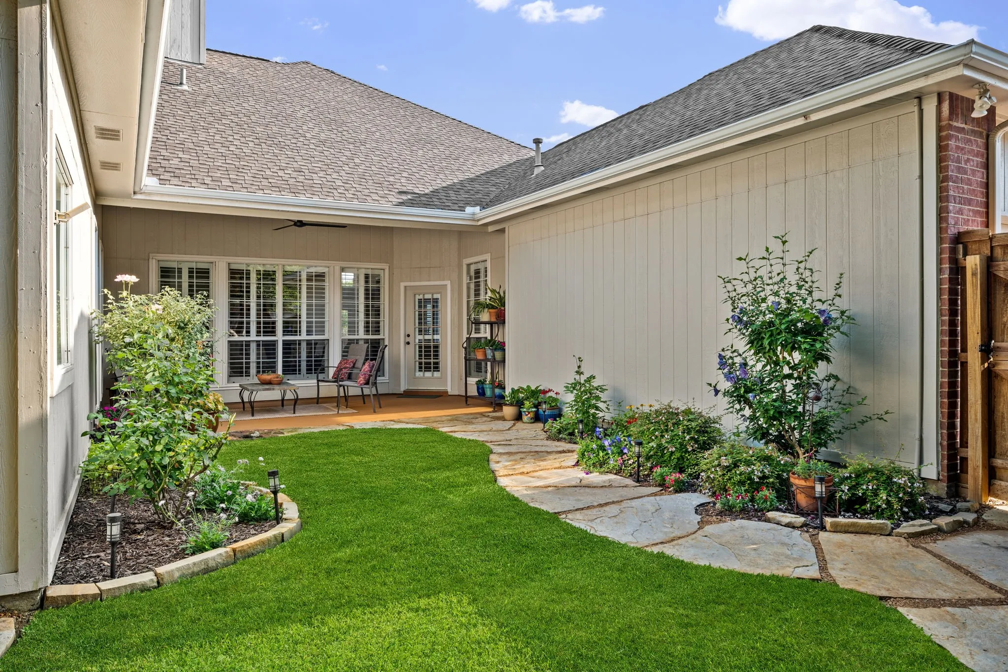 Single Family Residence For Sale in Collin County , 3415 Norwood Circle, Richardson, Texas 75082, 4 Bedroom, 3 Bathroom, 2 Garage spaces, 2,668 Sqft, built in 1992, mls#21264978, Real Estate Agent in Richardson, Homes For Sale in Collin county, Homes For Sale in Richardson, Realtor in Richardson Texas, Real Estate Brokerage Independent Realty Texas, Luminita Cordes Realtor