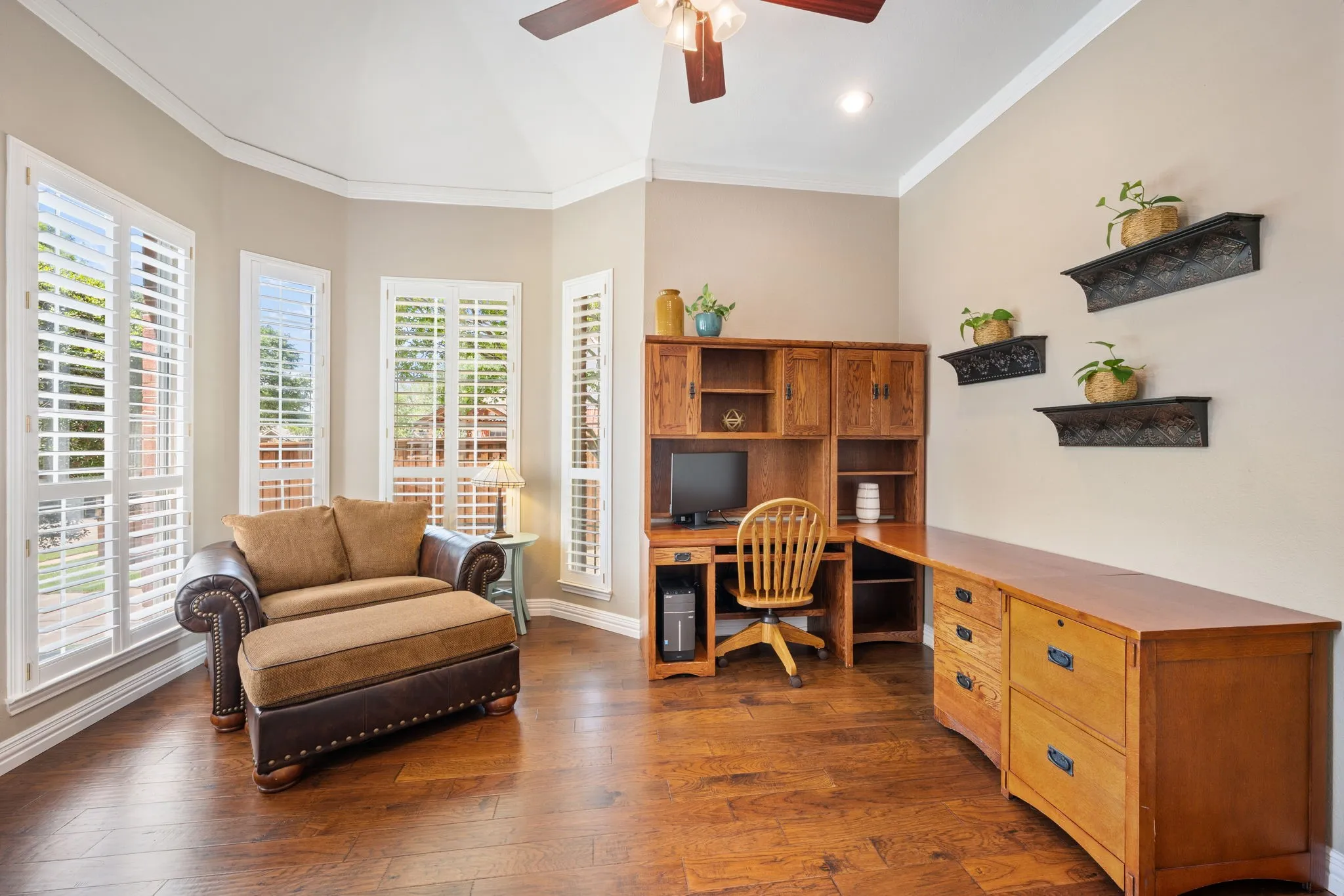 Single Family Residence For Sale in Collin County , 3415 Norwood Circle, Richardson, Texas 75082, 4 Bedroom, 3 Bathroom, 2 Garage spaces, 2,668 Sqft, built in 1992, mls#21264978, Real Estate Agent in Richardson, Homes For Sale in Collin county, Homes For Sale in Richardson, Realtor in Richardson Texas, Real Estate Brokerage Independent Realty Texas, Luminita Cordes Realtor