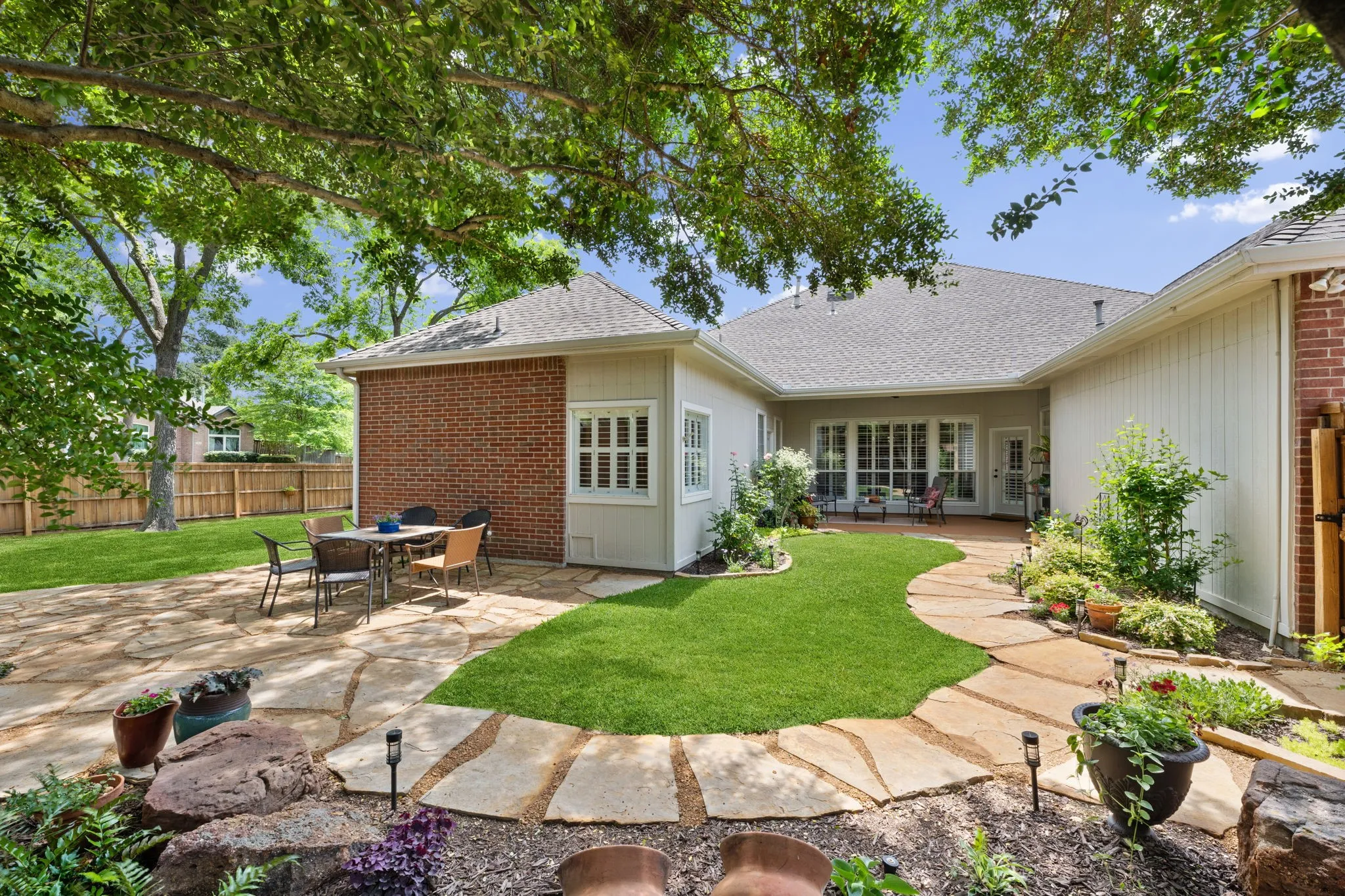 Single Family Residence For Sale in Collin County , 3415 Norwood Circle, Richardson, Texas 75082, 4 Bedroom, 3 Bathroom, 2 Garage spaces, 2,668 Sqft, built in 1992, mls#21264978, Real Estate Agent in Richardson, Homes For Sale in Collin county, Homes For Sale in Richardson, Realtor in Richardson Texas, Real Estate Brokerage Independent Realty Texas, Luminita Cordes Realtor