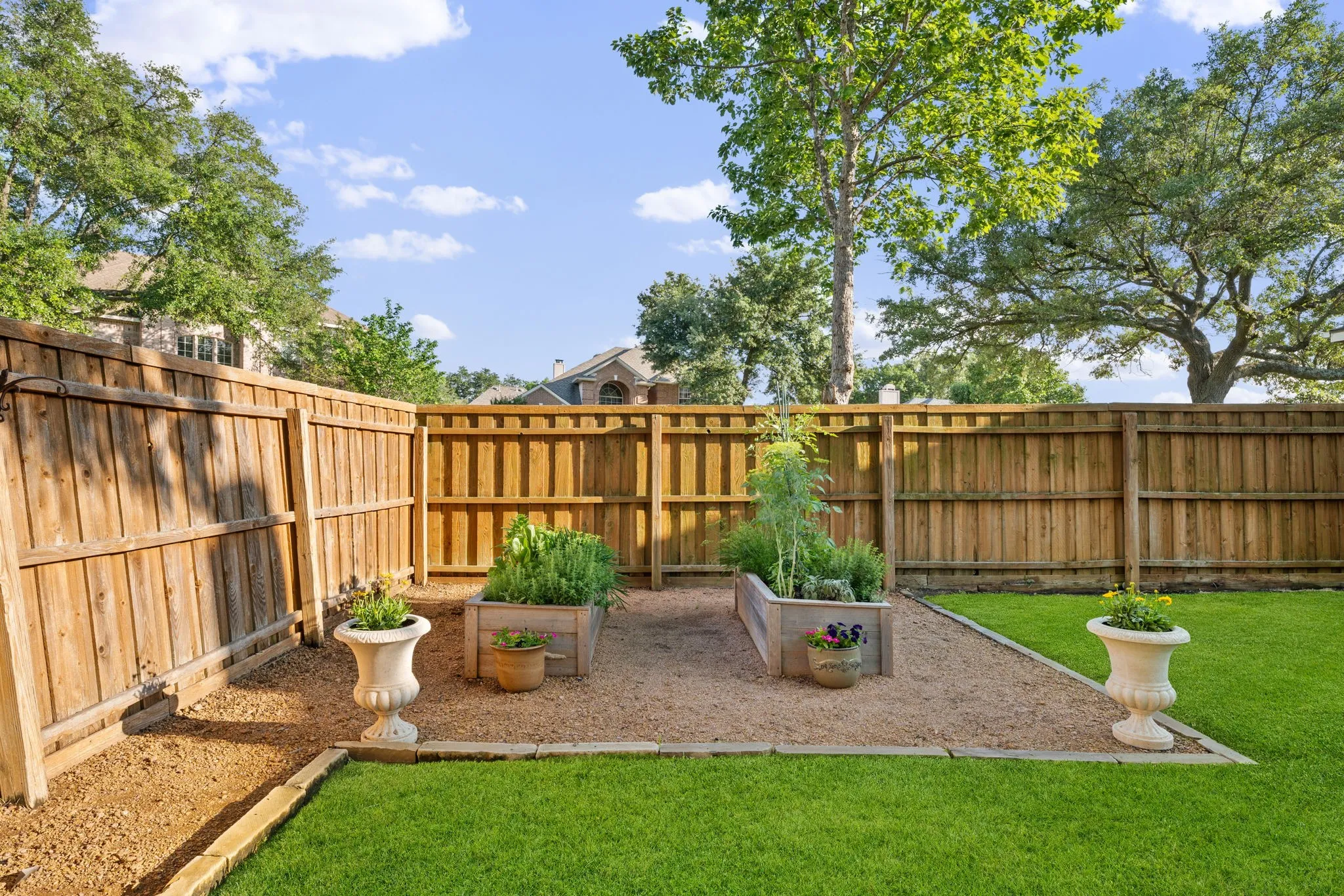 Single Family Residence For Sale in Collin County , 3415 Norwood Circle, Richardson, Texas 75082, 4 Bedroom, 3 Bathroom, 2 Garage spaces, 2,668 Sqft, built in 1992, mls#21264978, Real Estate Agent in Richardson, Homes For Sale in Collin county, Homes For Sale in Richardson, Realtor in Richardson Texas, Real Estate Brokerage Independent Realty Texas, Luminita Cordes Realtor