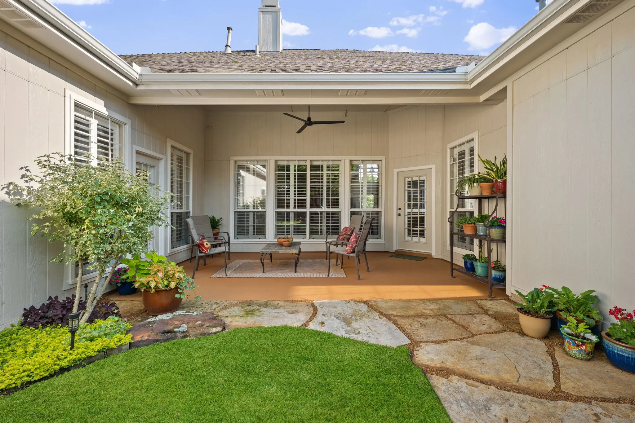 Single Family Residence For Sale in Collin County , 3415 Norwood Circle, Richardson, Texas 75082, 4 Bedroom, 3 Bathroom, 2 Garage spaces, 2,668 Sqft, built in 1992, mls#21264978, Real Estate Agent in Richardson, Homes For Sale in Collin county, Homes For Sale in Richardson, Realtor in Richardson Texas, Real Estate Brokerage Independent Realty Texas, Luminita Cordes Realtor