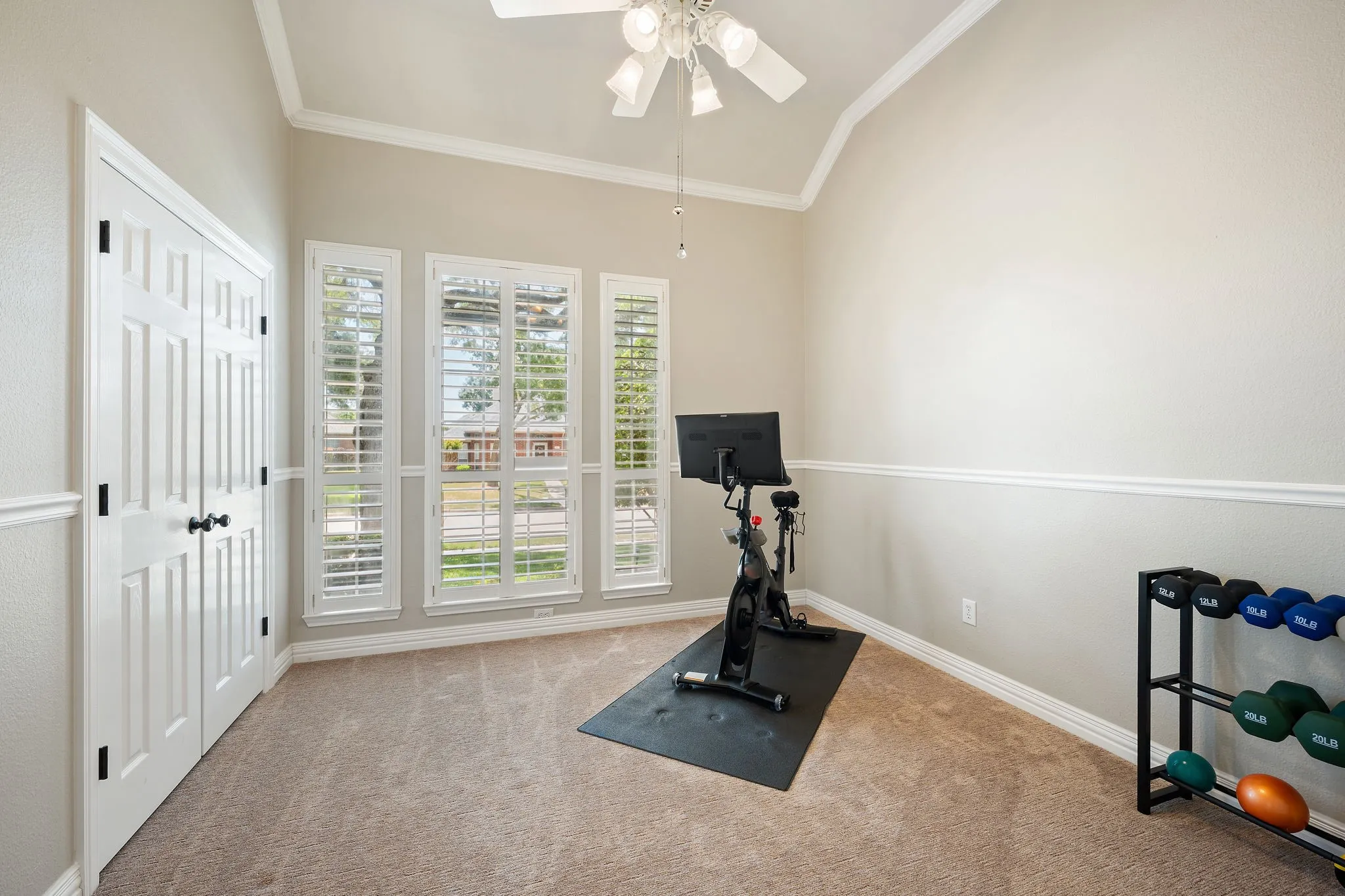 Single Family Residence For Sale in Collin County , 3415 Norwood Circle, Richardson, Texas 75082, 4 Bedroom, 3 Bathroom, 2 Garage spaces, 2,668 Sqft, built in 1992, mls#21264978, Real Estate Agent in Richardson, Homes For Sale in Collin county, Homes For Sale in Richardson, Realtor in Richardson Texas, Real Estate Brokerage Independent Realty Texas, Luminita Cordes Realtor