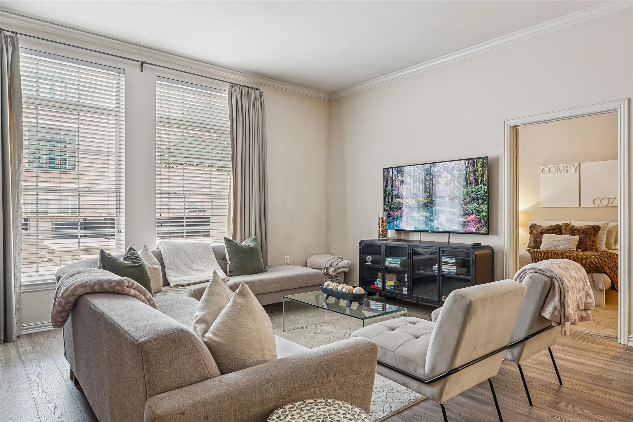 Condominium For Sale in Dallas County , 2305 Worthington Street 114, Dallas, Texas 75204, 2 Bedroom, 2 Bathroom, 1 Garage spaces, 1,295 Sqft, built in 1999, mls#21268380, Real Estate Agent in Dallas, Homes For Sale in Dallas county, Homes For Sale in Dallas, Realtor in Dallas Texas, Real Estate Brokerage Independent Realty Texas, Luminita Cordes Realtor