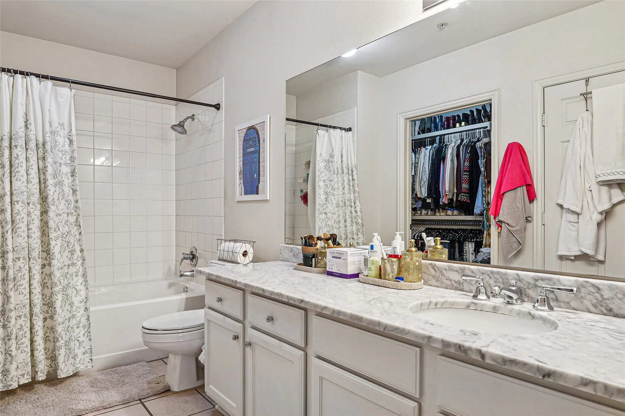 Condominium For Sale in Dallas County , 2305 Worthington Street 114, Dallas, Texas 75204, 2 Bedroom, 2 Bathroom, 1 Garage spaces, 1,295 Sqft, built in 1999, mls#21268380, Real Estate Agent in Dallas, Homes For Sale in Dallas county, Homes For Sale in Dallas, Realtor in Dallas Texas, Real Estate Brokerage Independent Realty Texas, Luminita Cordes Realtor