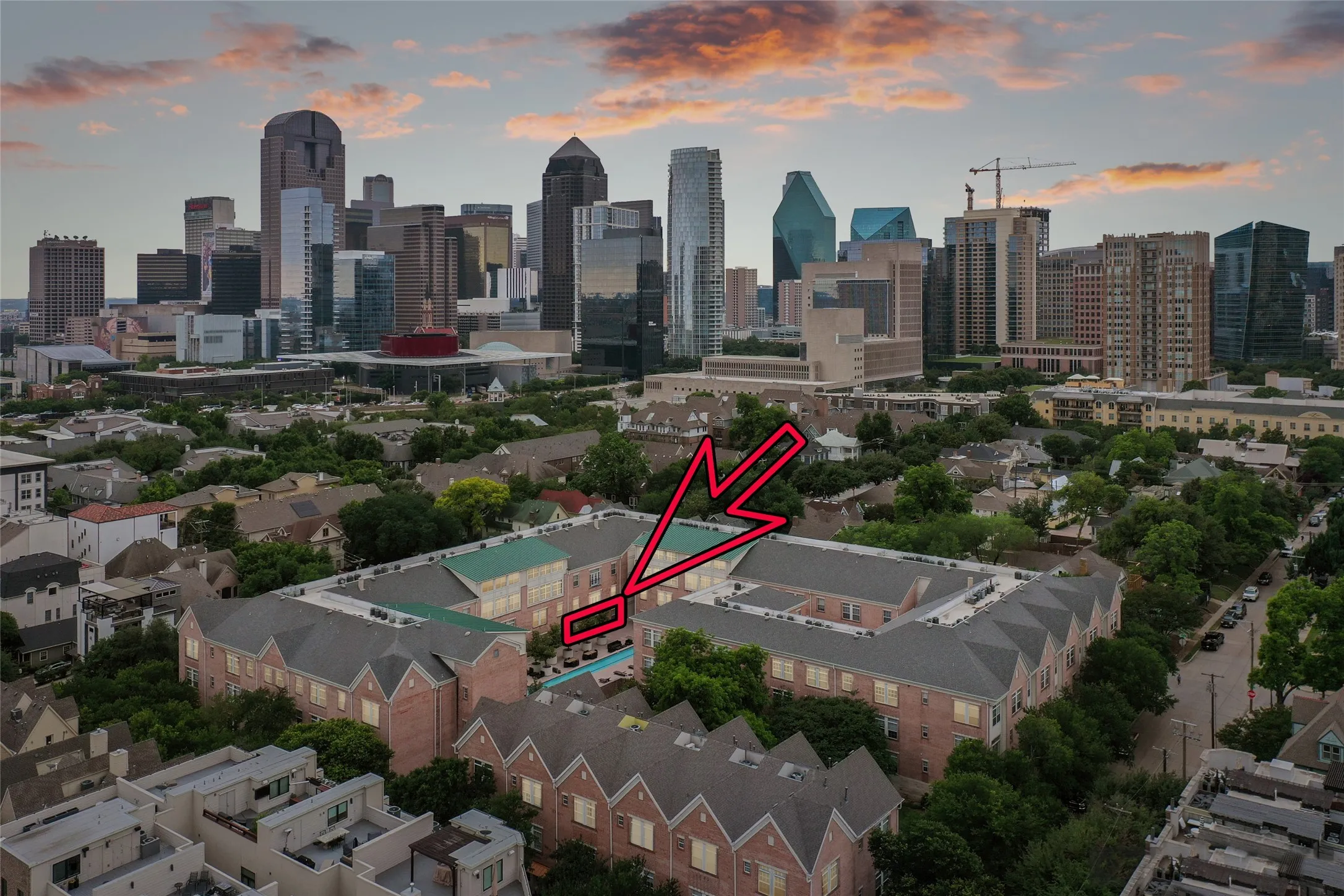 Condominium For Sale in Dallas County , 2305 Worthington Street 114, Dallas, Texas 75204, 2 Bedroom, 2 Bathroom, 1 Garage spaces, 1,295 Sqft, built in 1999, mls#21268380, Real Estate Agent in Dallas, Homes For Sale in Dallas county, Homes For Sale in Dallas, Realtor in Dallas Texas, Real Estate Brokerage Independent Realty Texas, Luminita Cordes Realtor